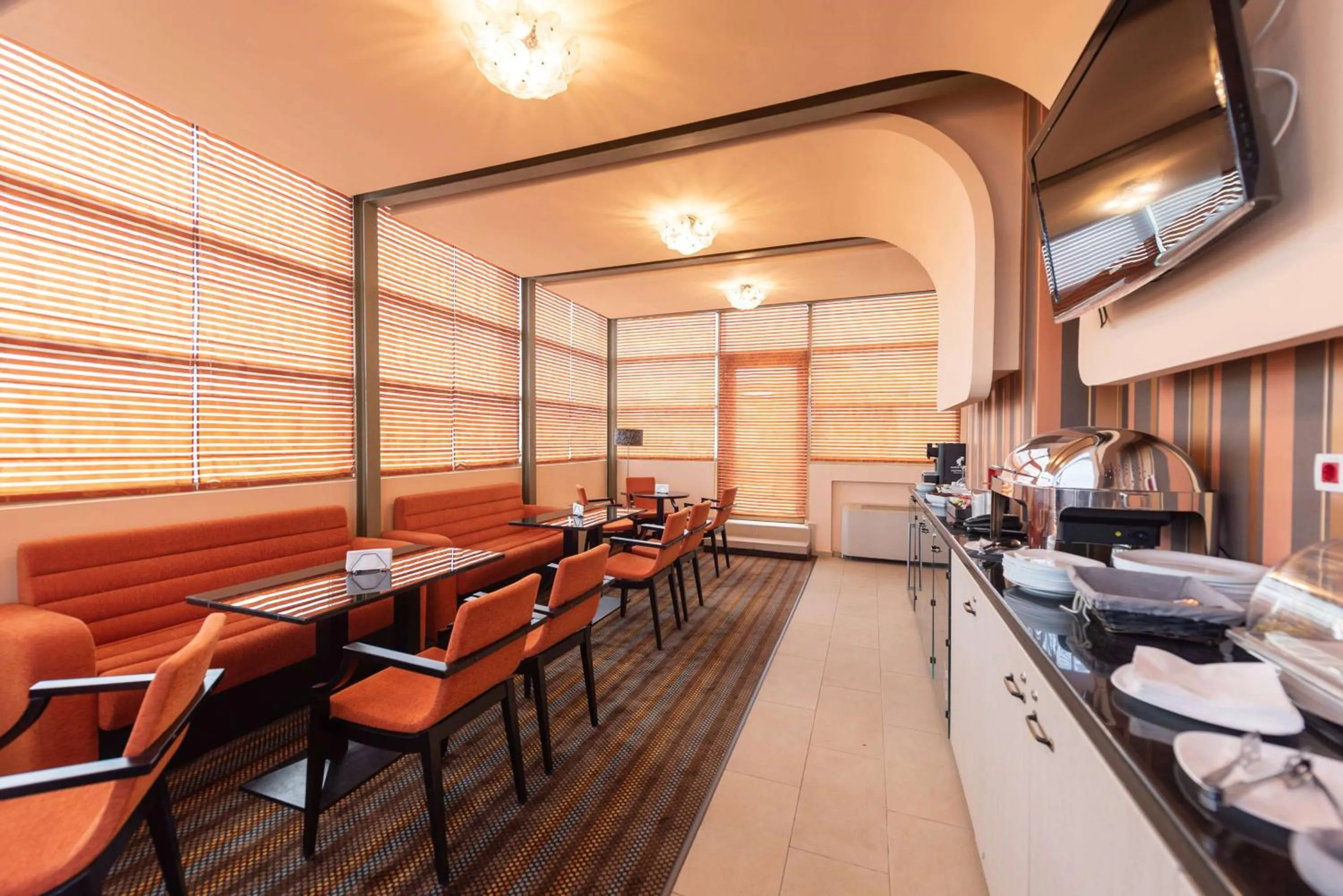 Restaurant/places to eat in Wyndham Cluj