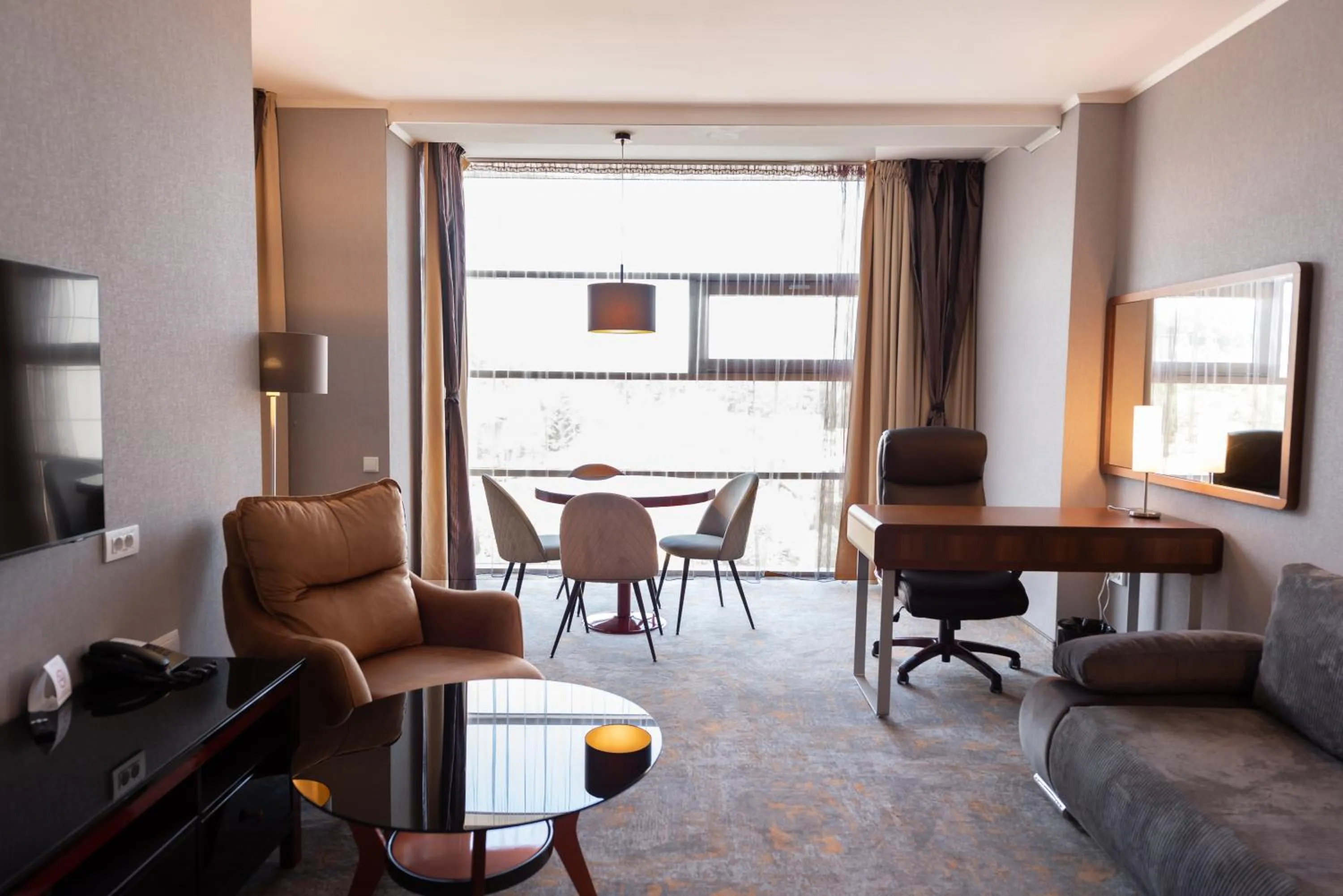 Living room in Wyndham Cluj