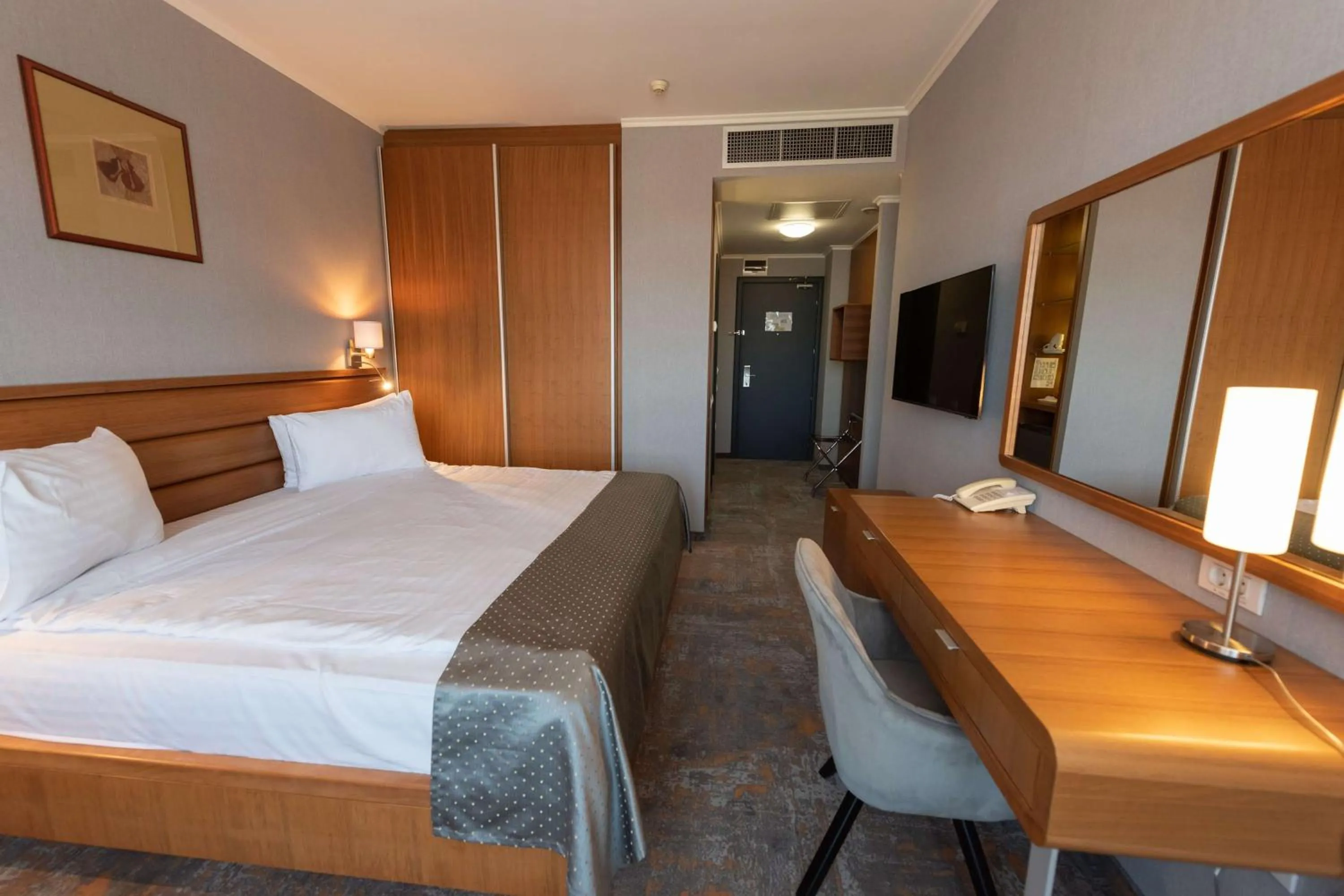 Photo of the whole room, Bed in Wyndham Cluj