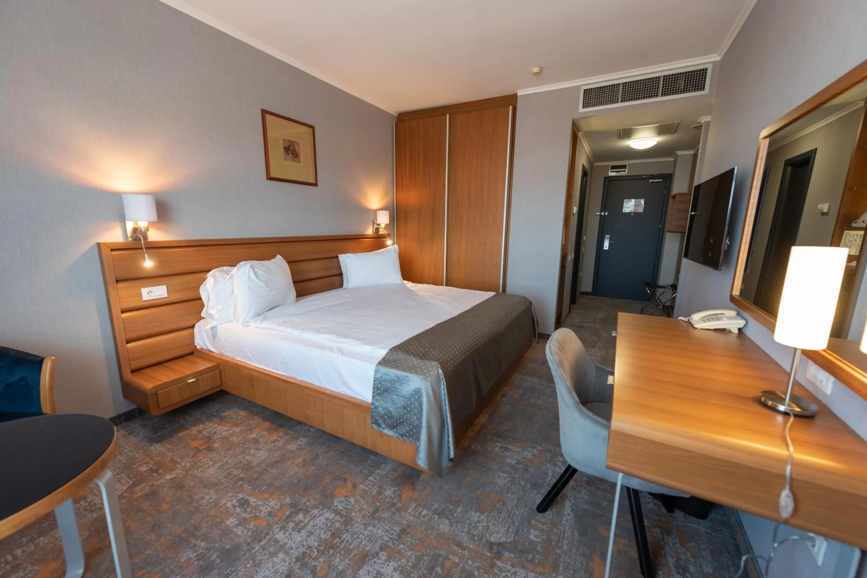 Photo of the whole room, Bed in Wyndham Cluj