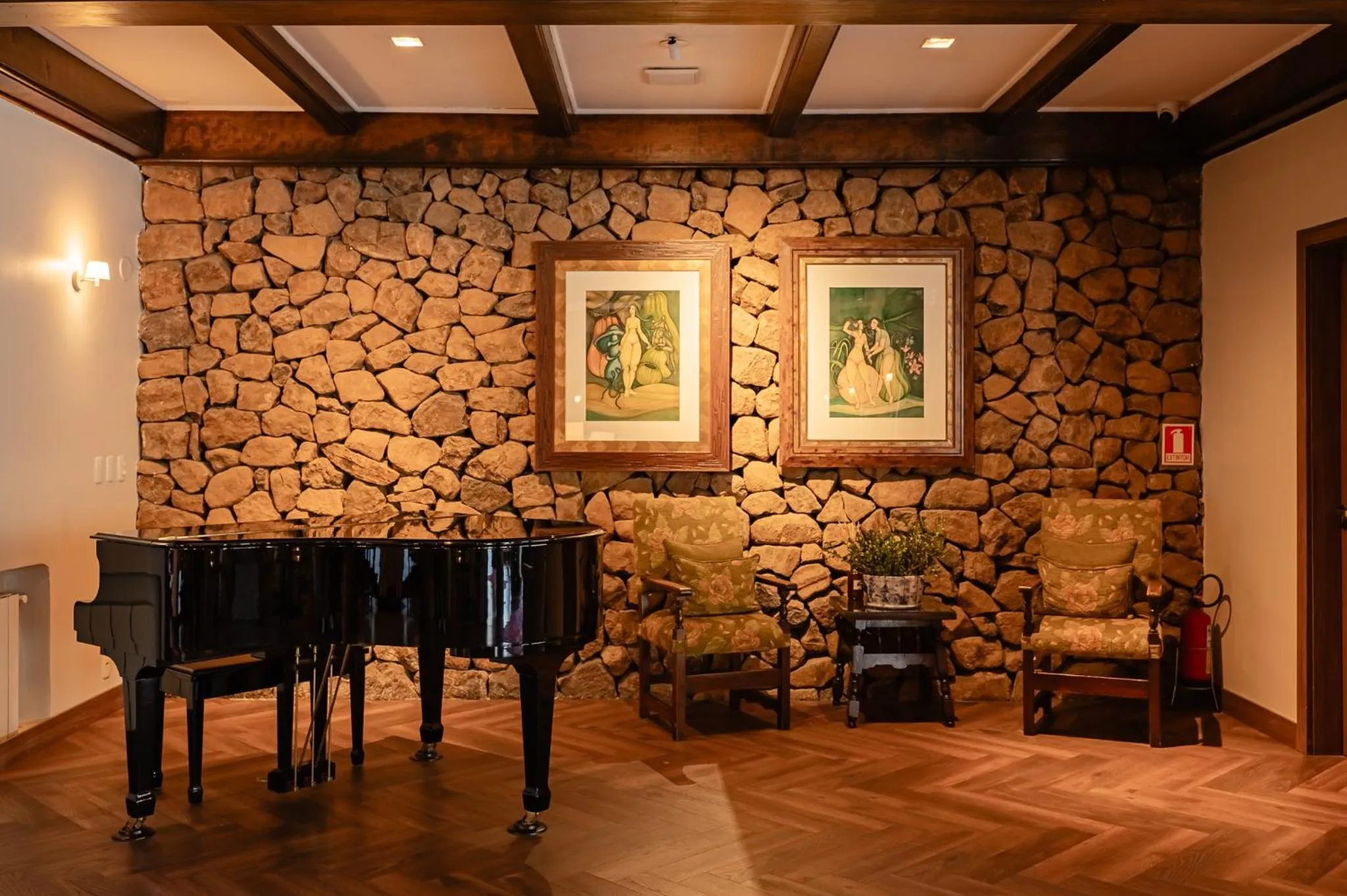 Lobby or reception in Serrazul Hotel