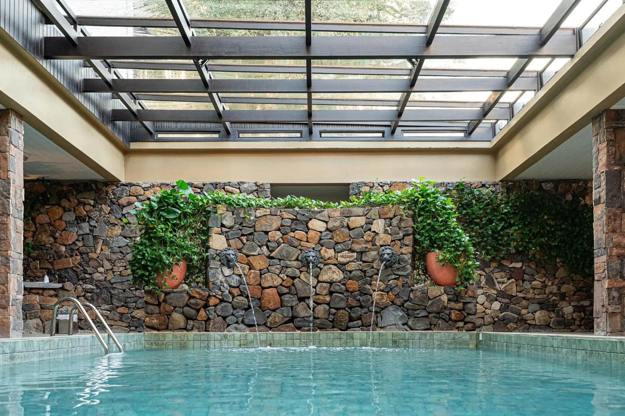 Swimming pool in Serrazul Hotel