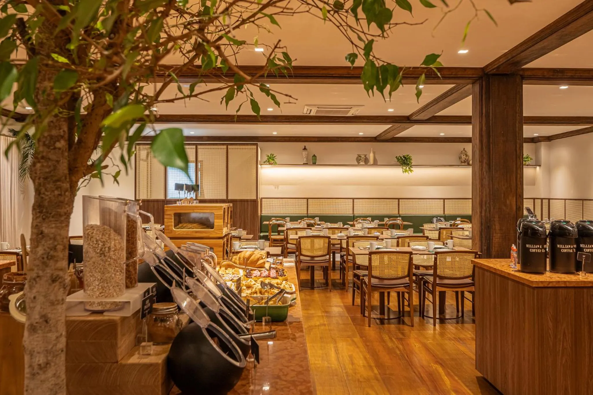 Restaurant/places to eat in Serrazul Hotel