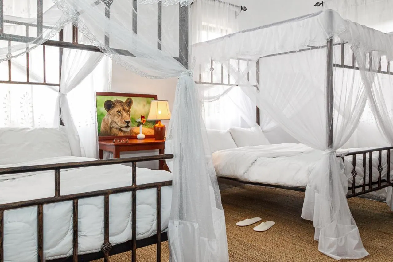 Shower, Bed in Mama Wilsen House