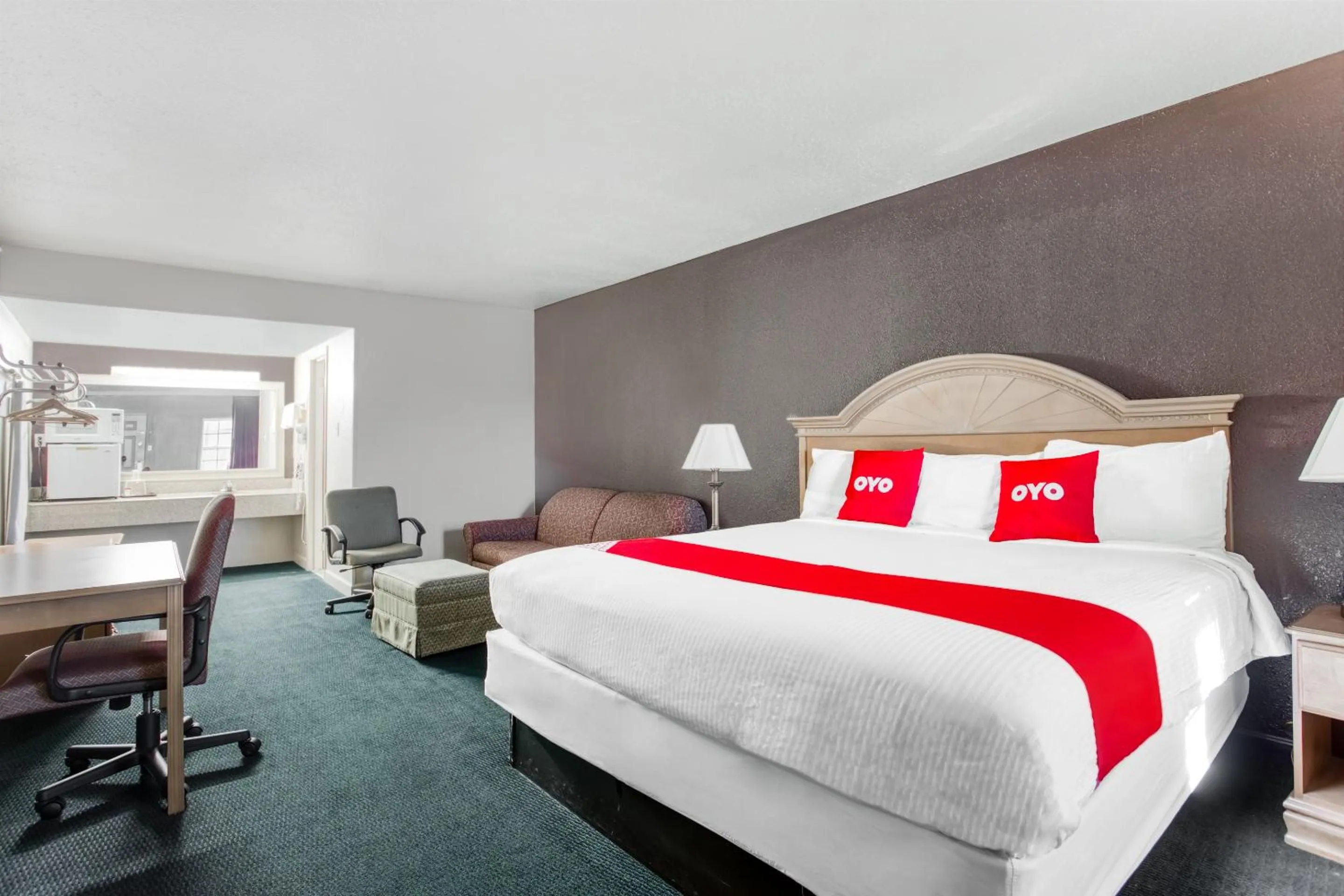 Bedroom, Bed in OYO Hotel Bald Knob AR Hwy 64