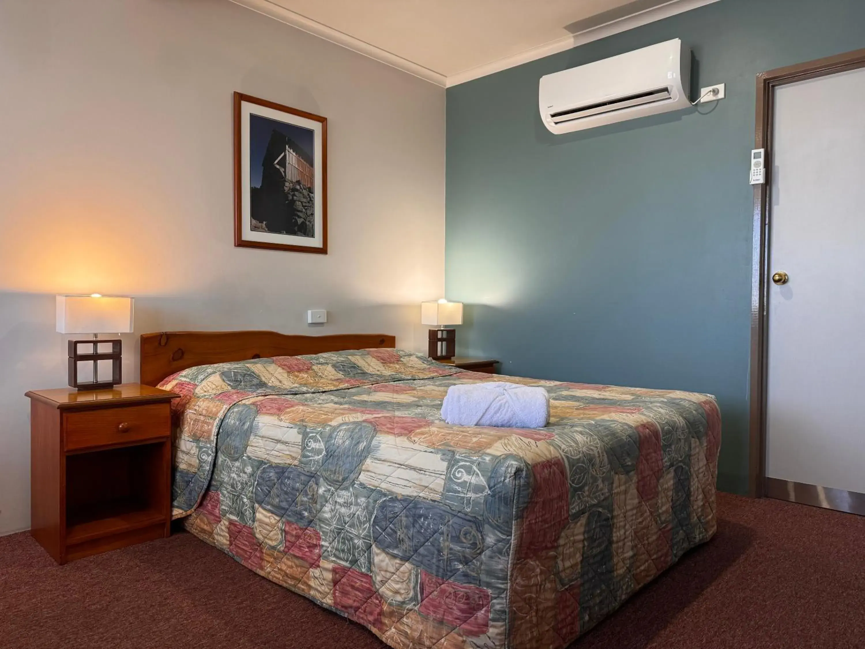 Queen Room in Mountain View Country Inn Queen Room in Mountain View Country Inn