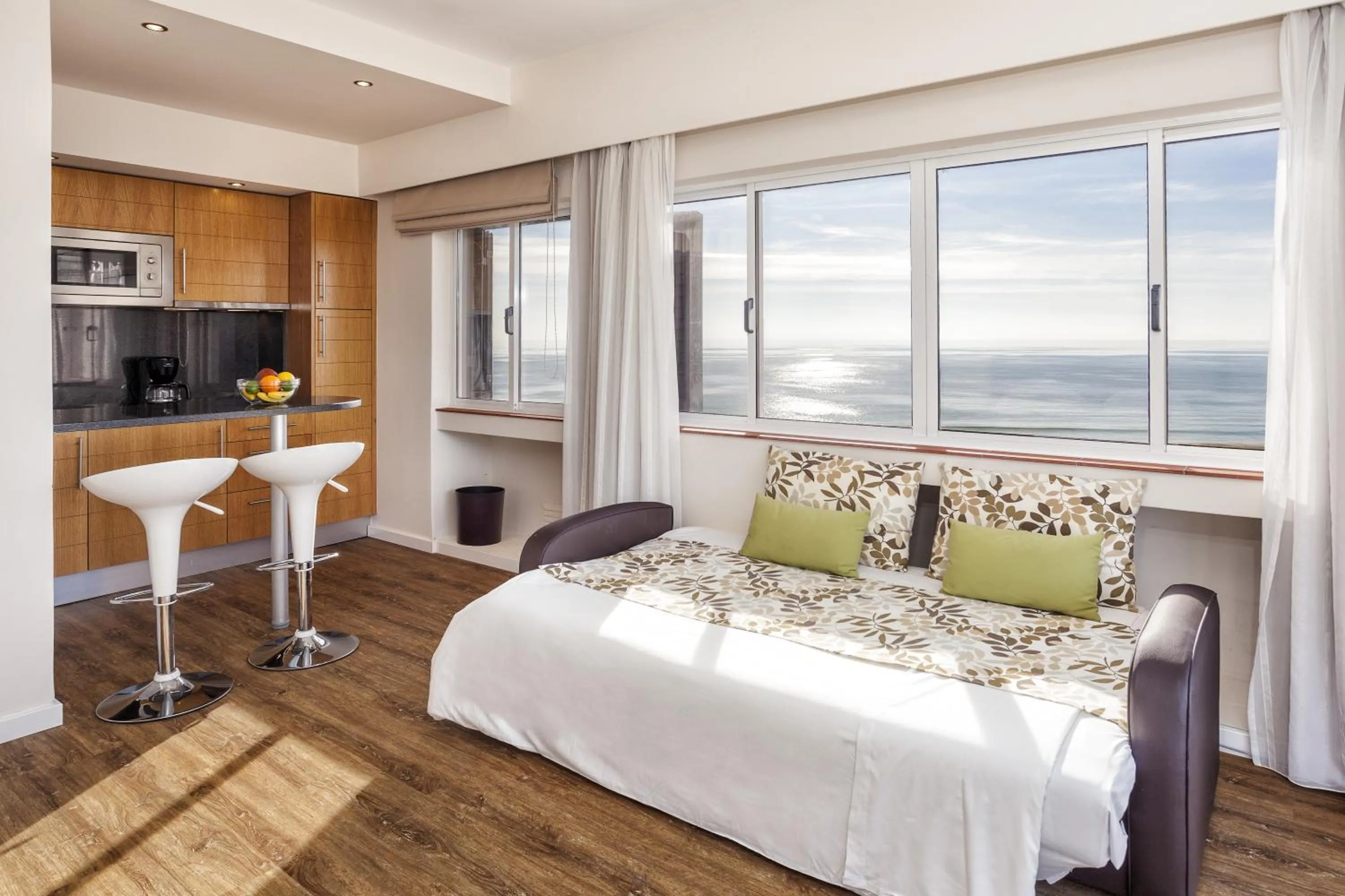 Seating area, Bed in Pestana Alvor Atlantico Residences Beach Suites