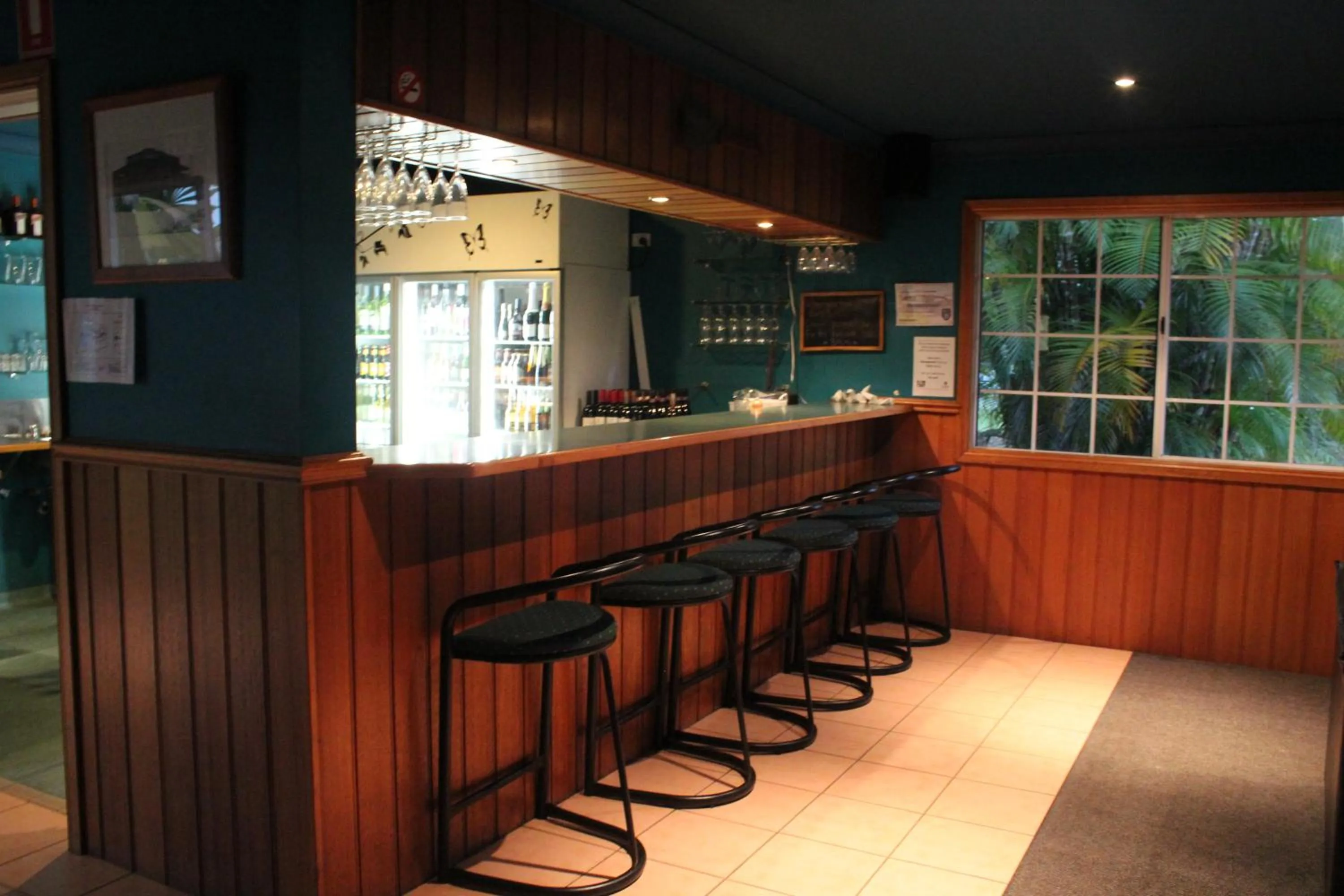 Restaurant/places to eat in Tully Motel