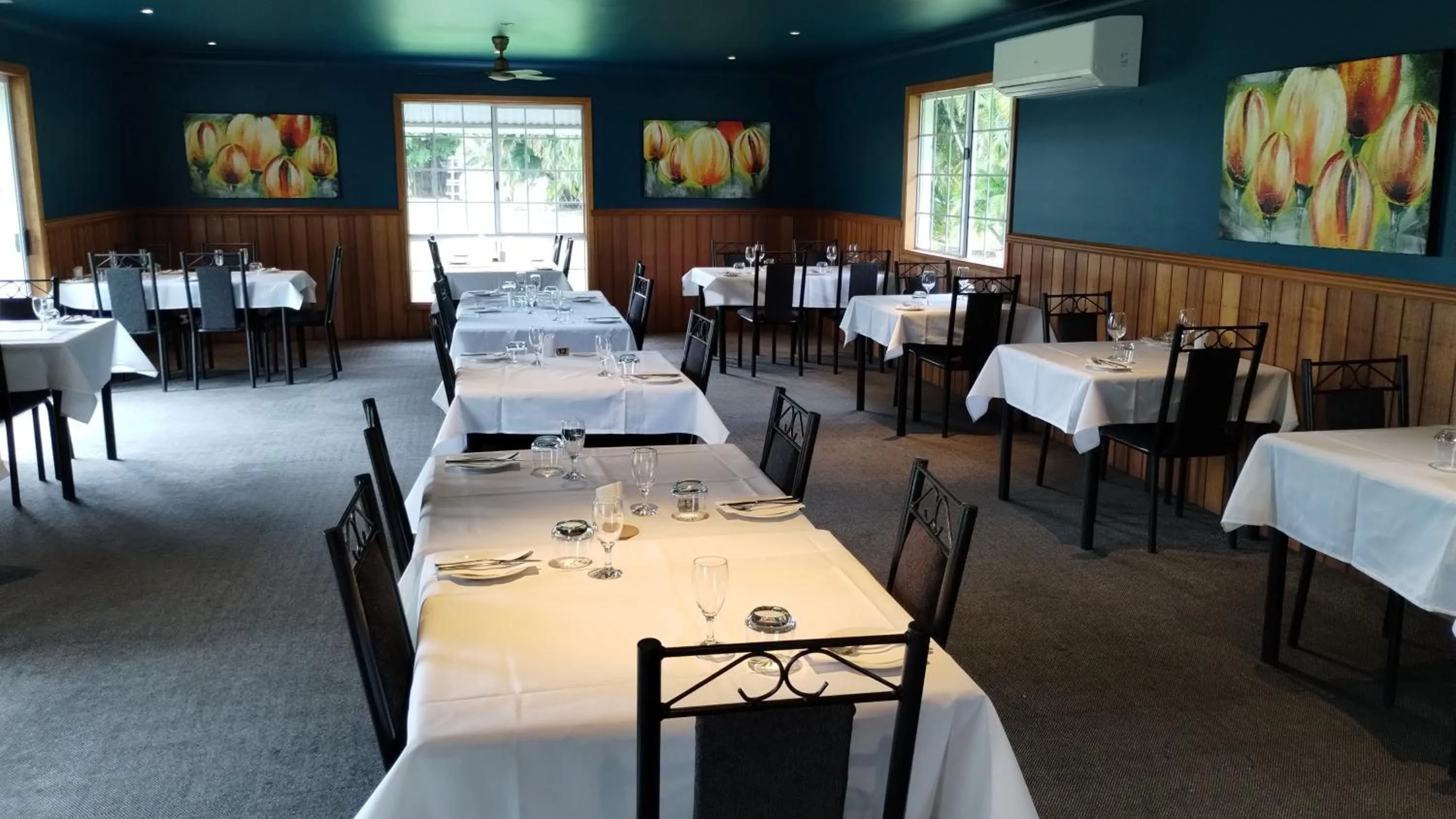 Restaurant/places to eat in Tully Motel