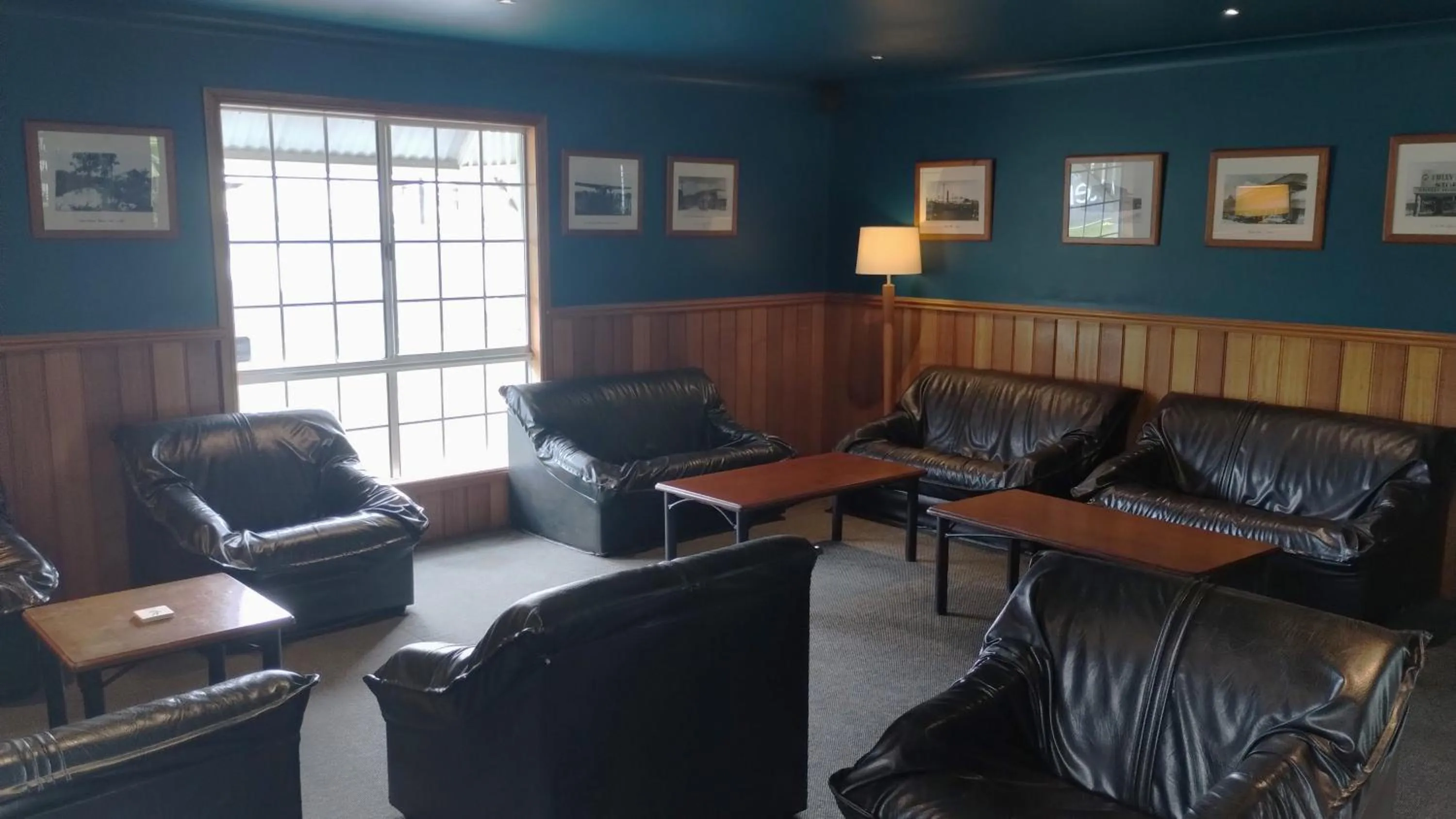 Restaurant/places to eat in Tully Motel