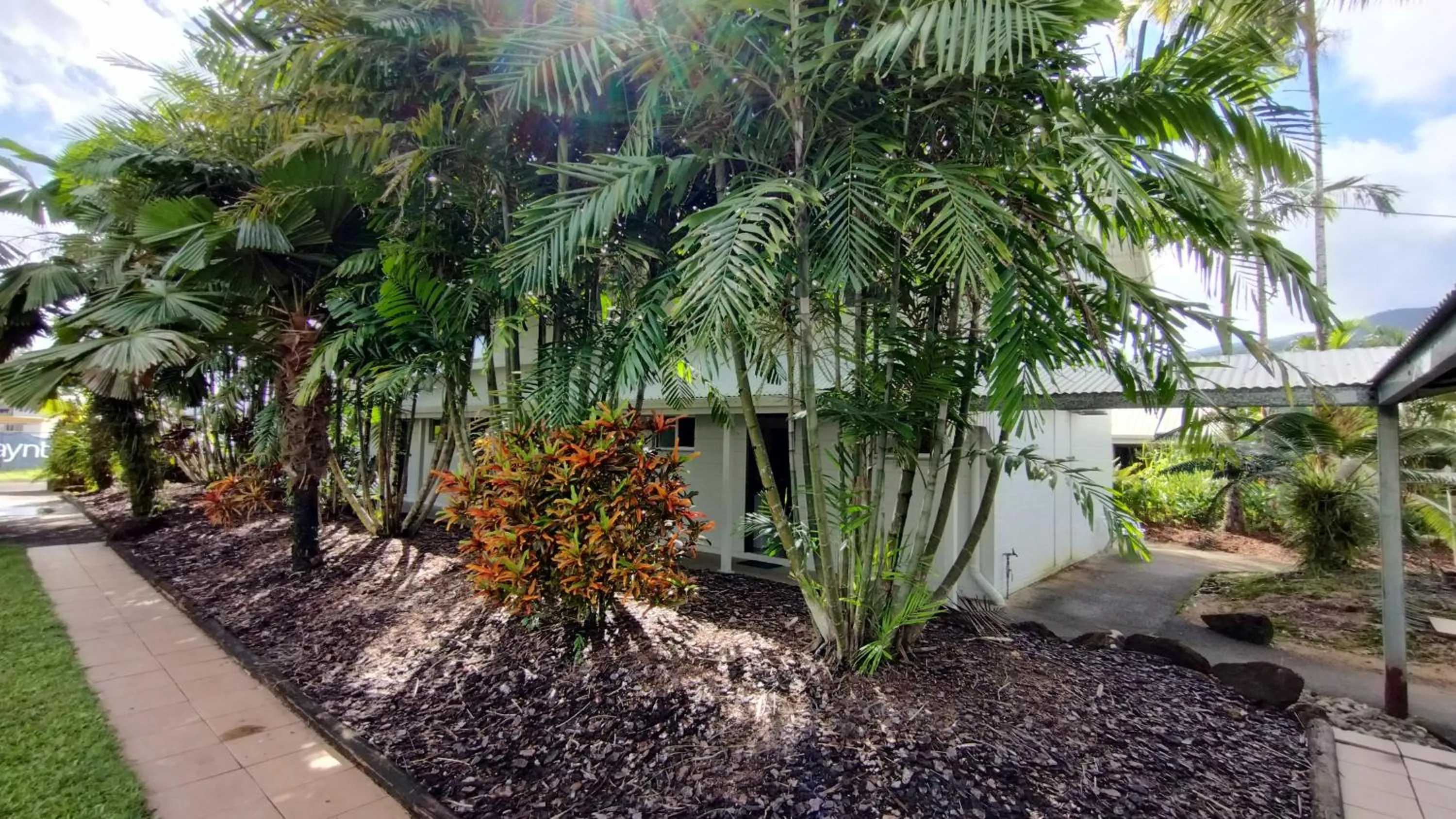 Garden in Tully Motel