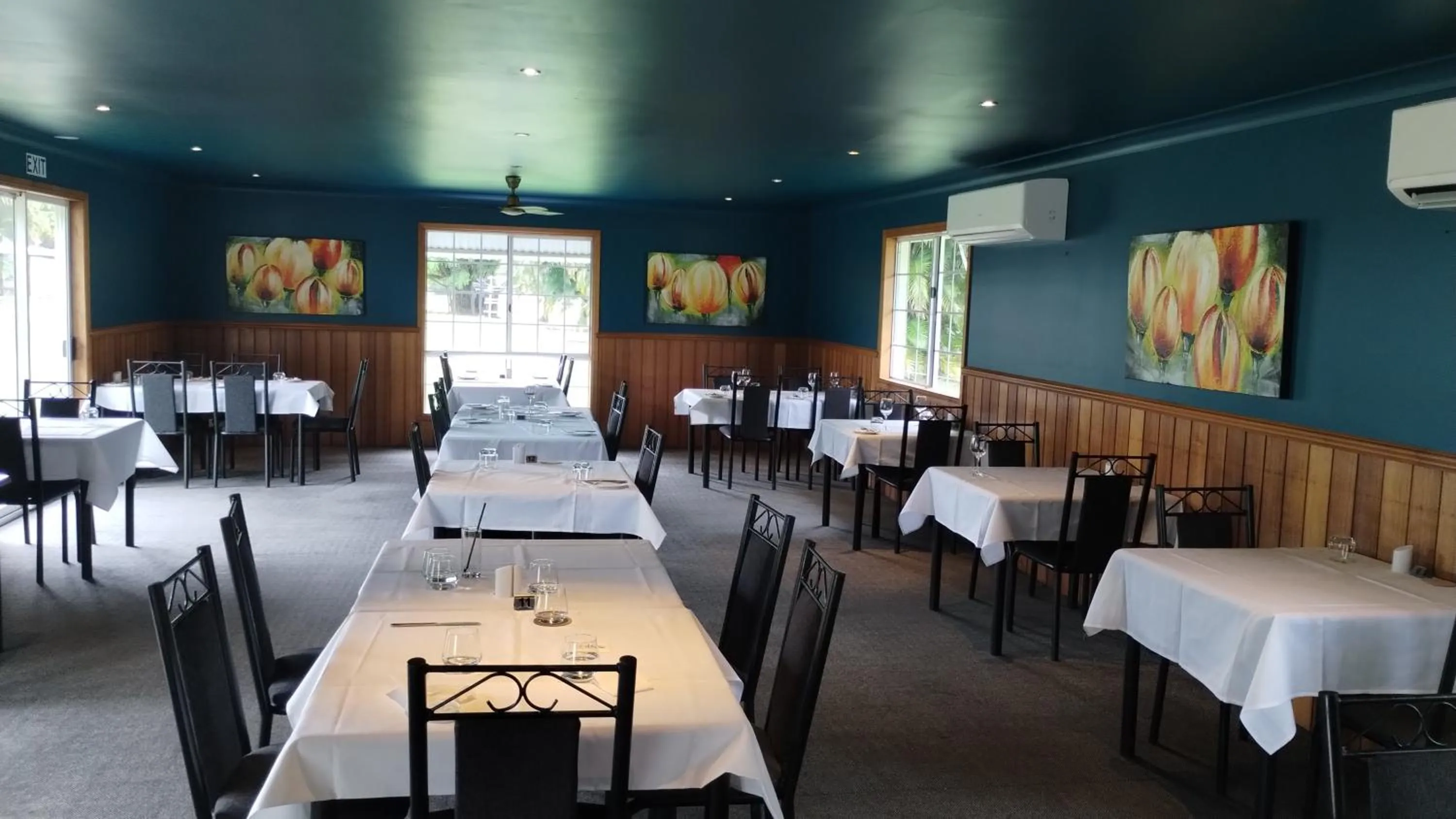 Restaurant/places to eat in Tully Motel