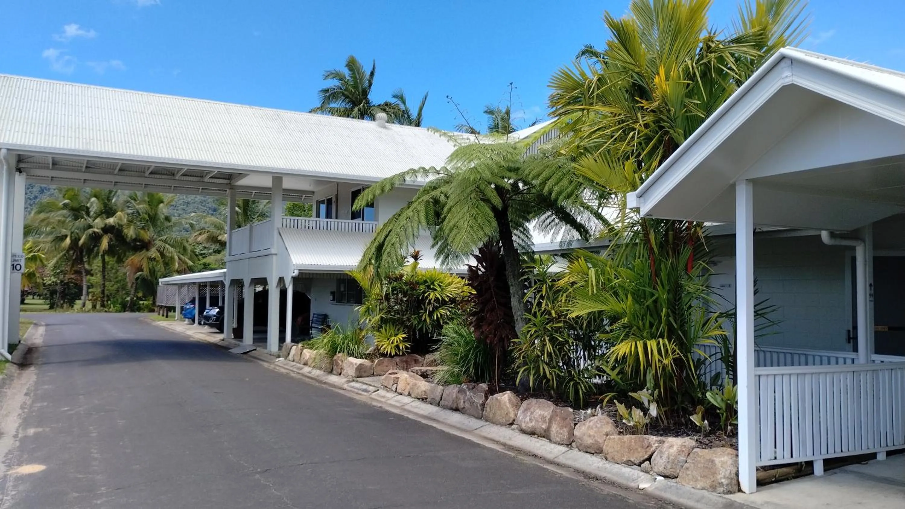 Property building in Tully Motel