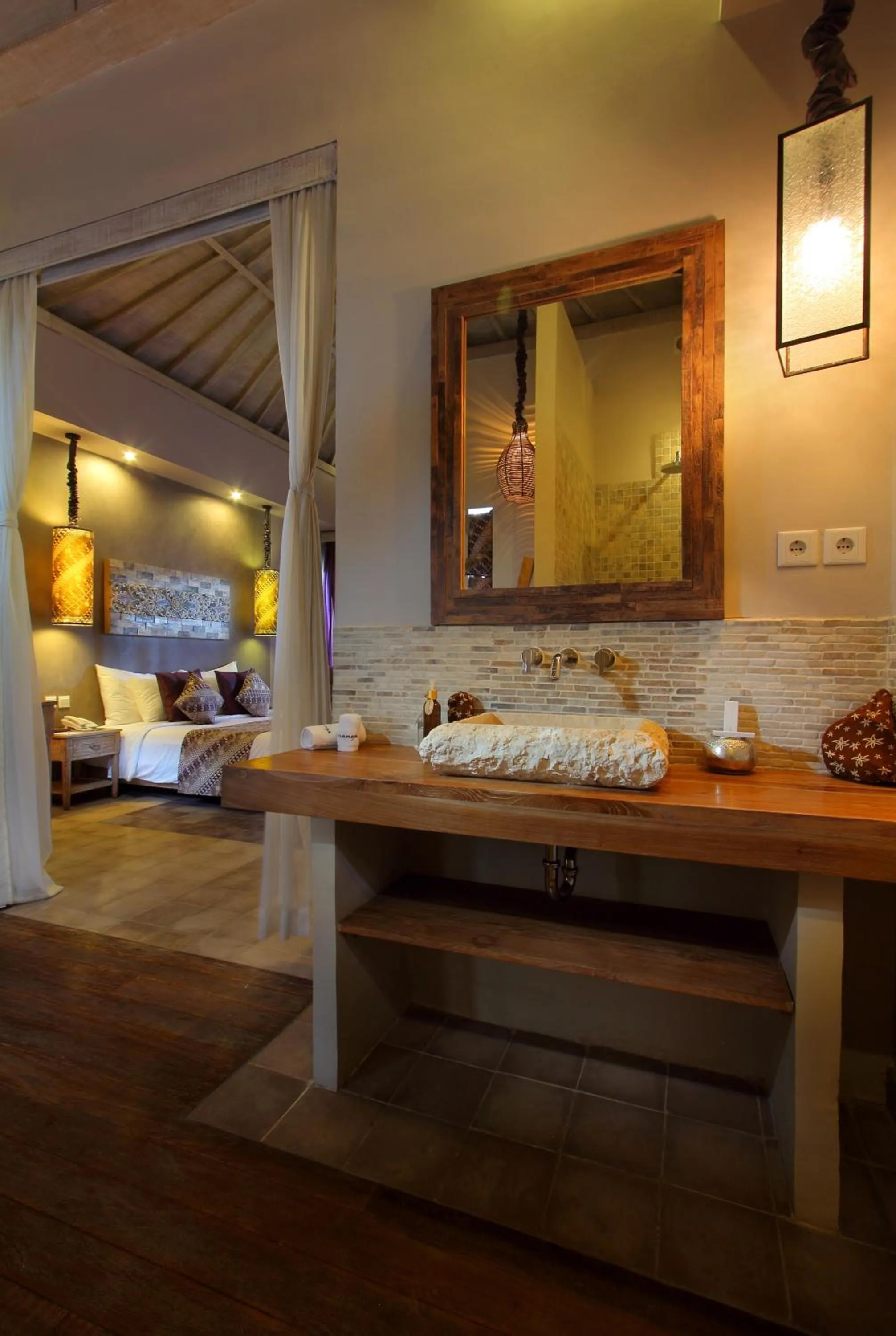 Shower in MATHIS Retreat Ubud