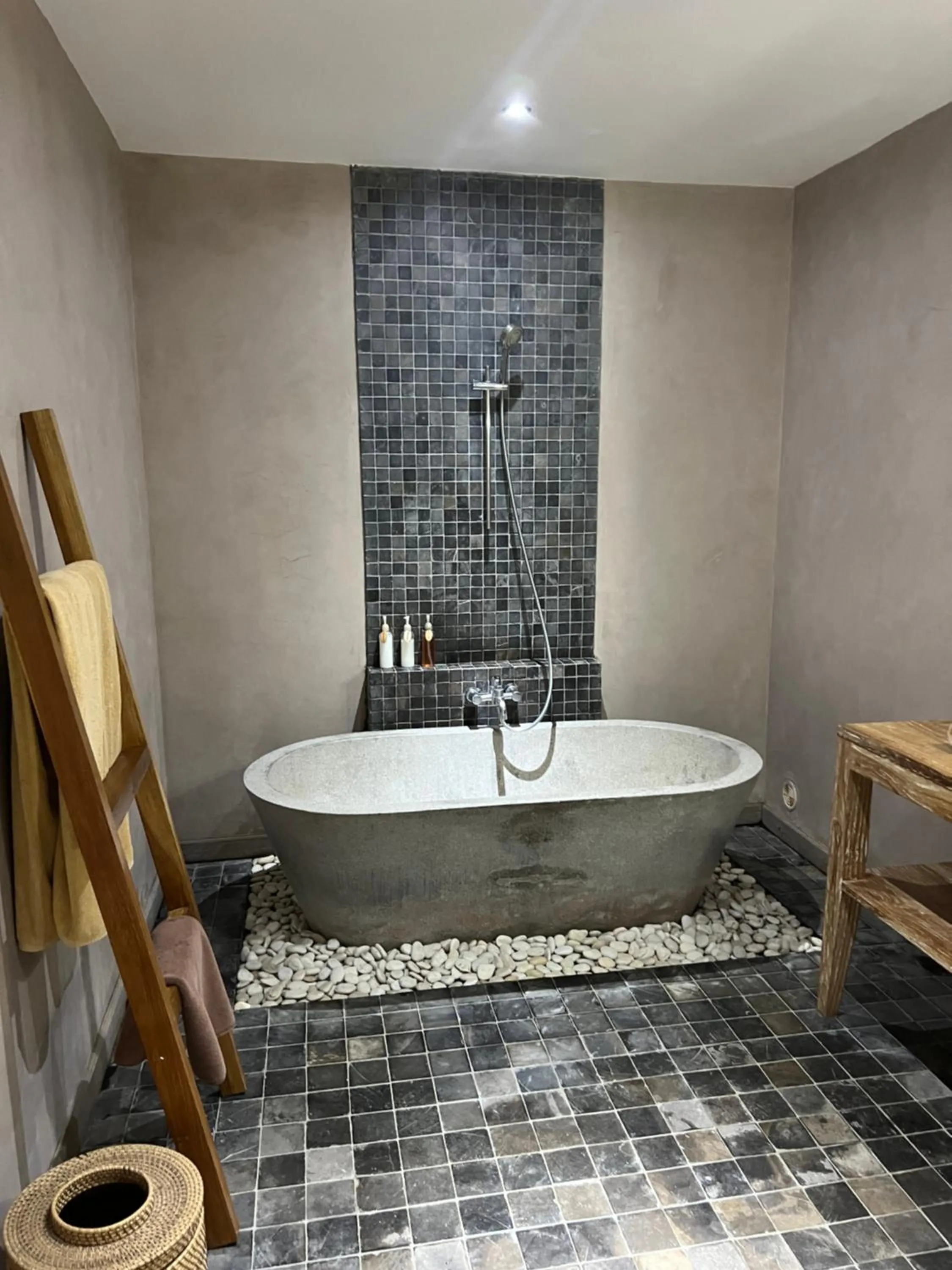 Bath in MATHIS Retreat Ubud