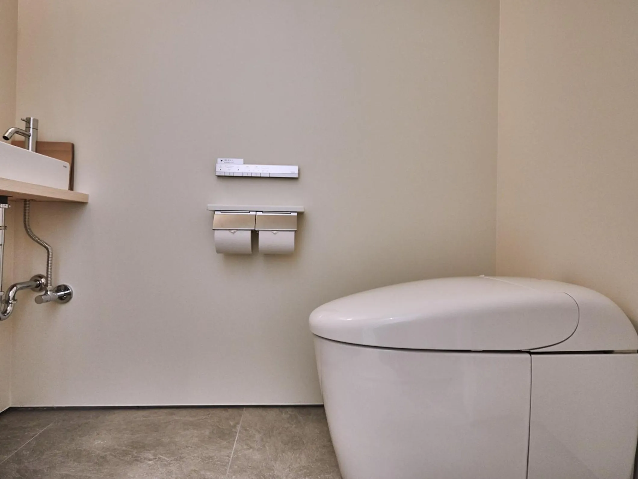 Toilet in ANDO HOTEL NARA Wakakusayama -DLIGHT LIFE & HOTELS-