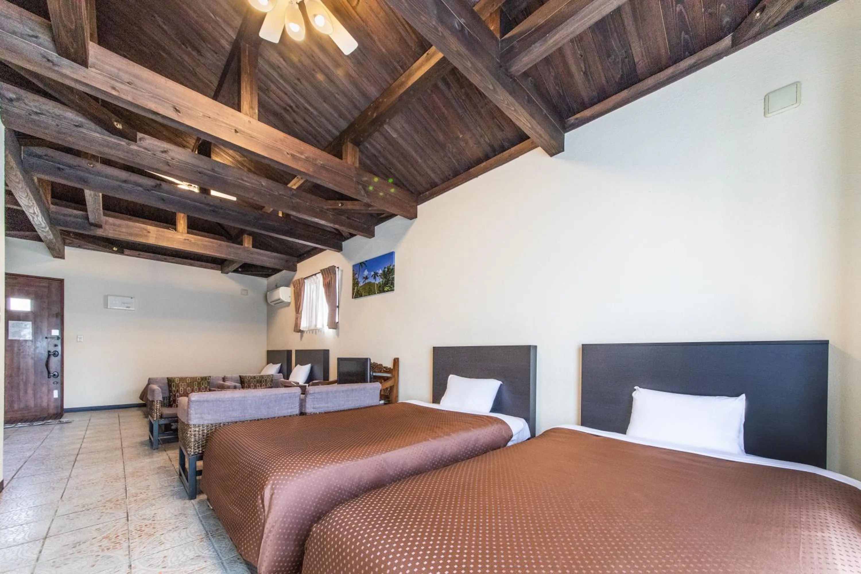 Photo of the whole room in Nagura Village