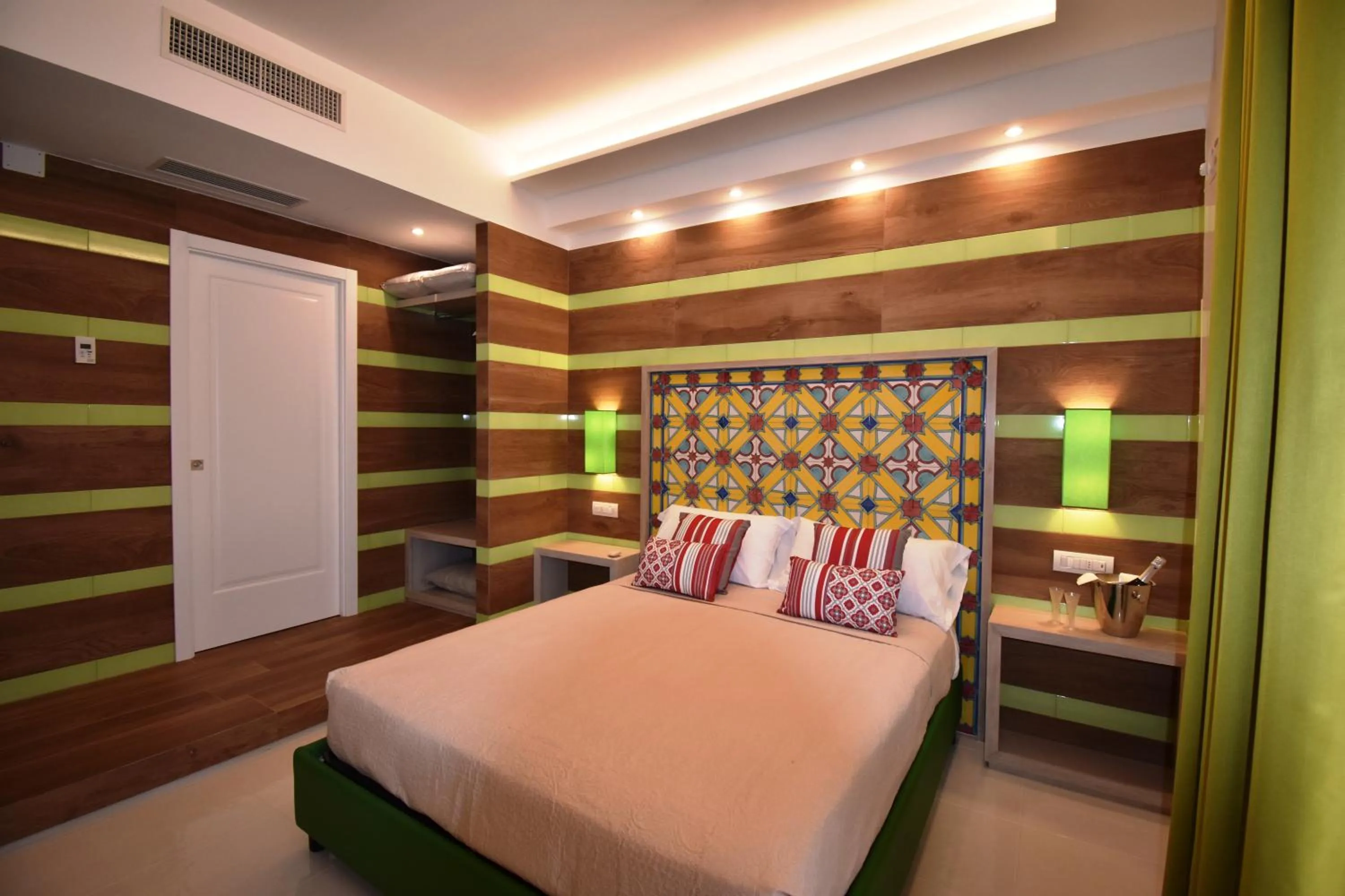 Photo of the whole room, Bed in Melody Sorrento Suites