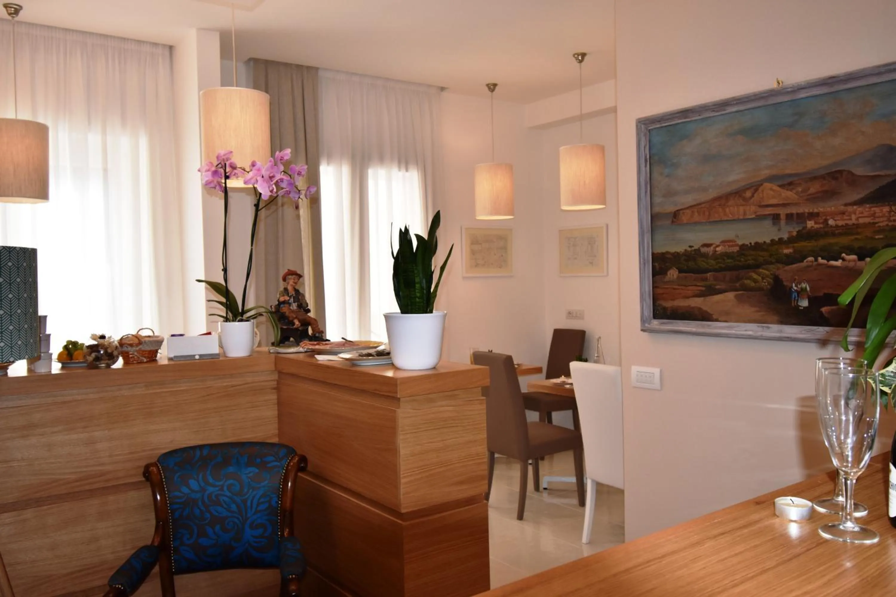 Restaurant/places to eat in Melody Sorrento Suites