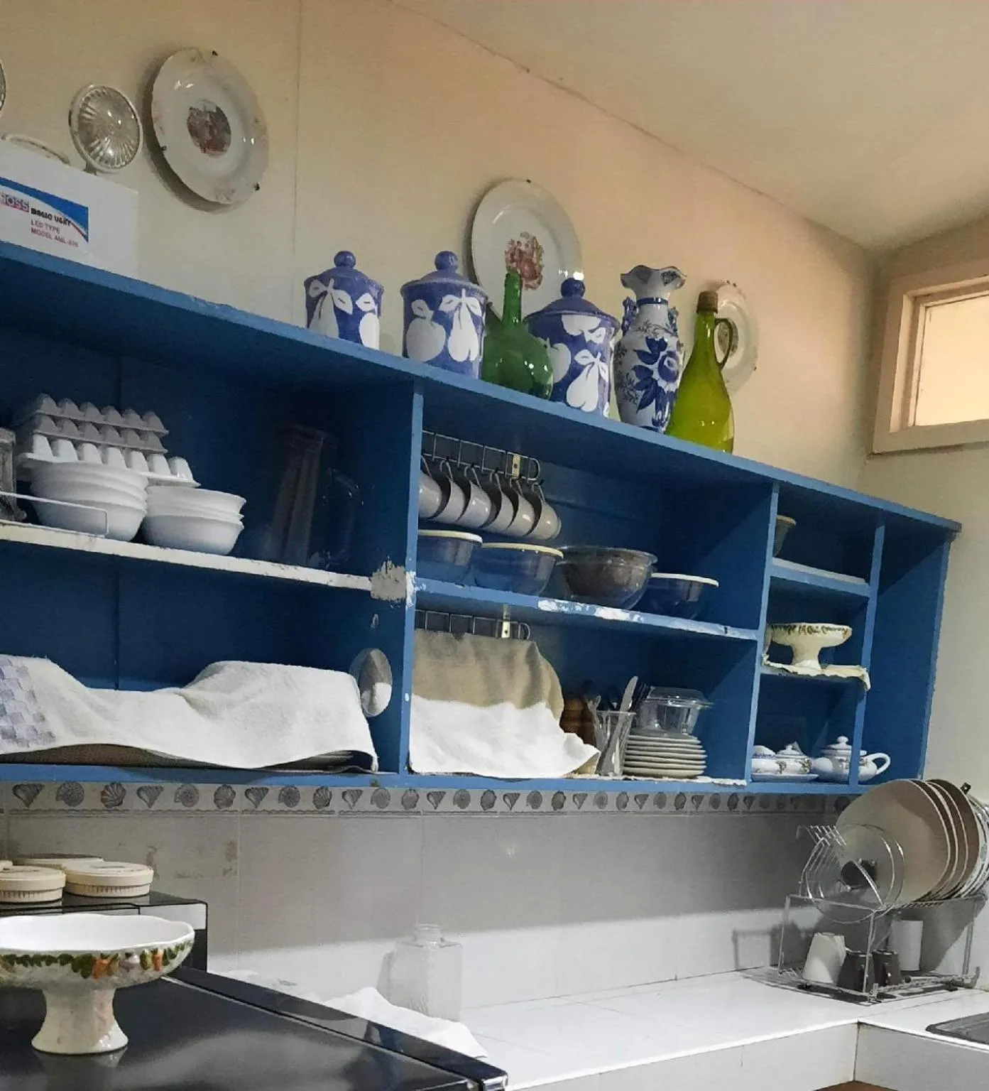 Kitchen or kitchenette in UrbanView BNKY Bed and Breakfast Palawan by RedDoorz