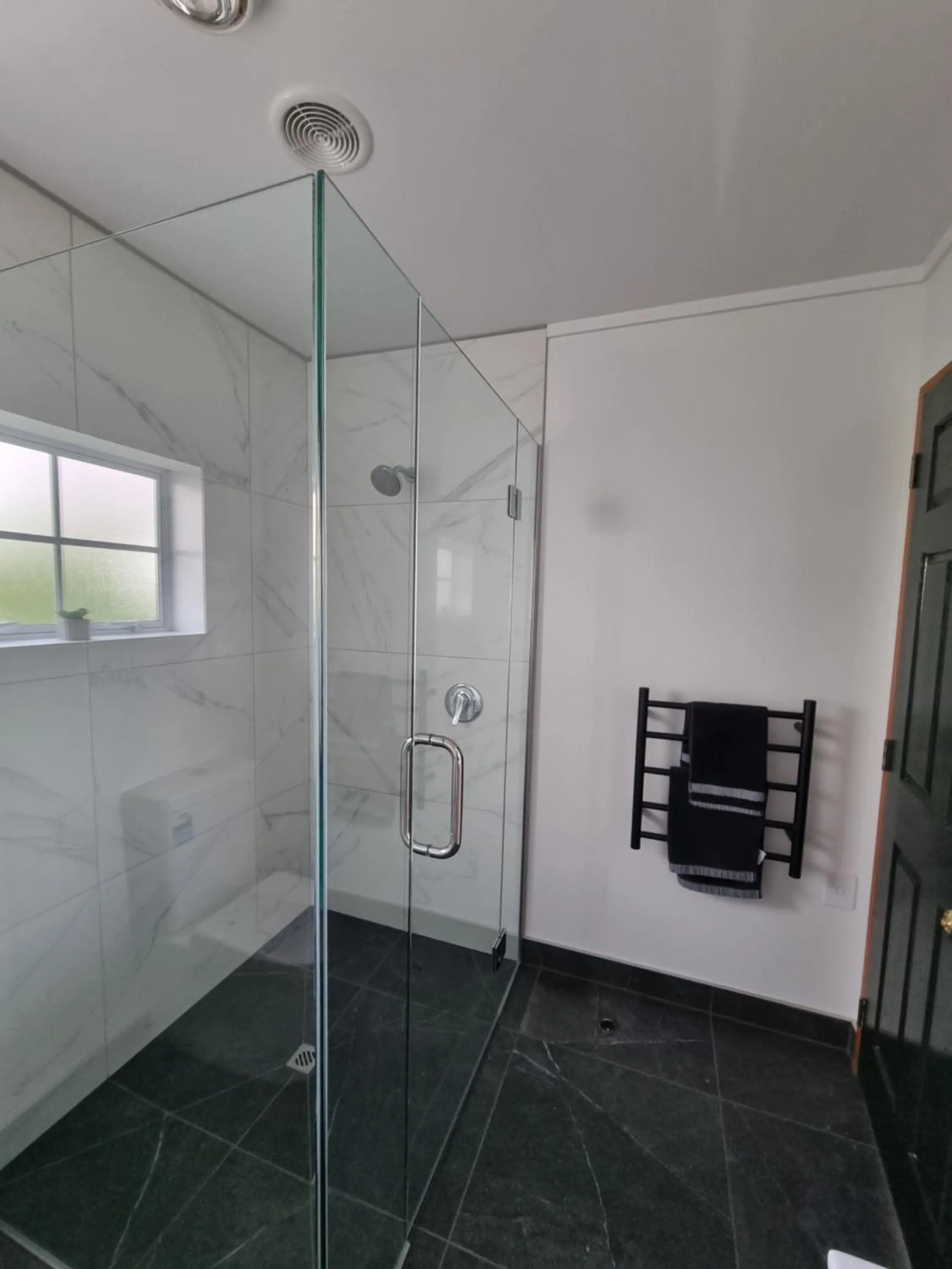 Bathroom in Colonial Motel