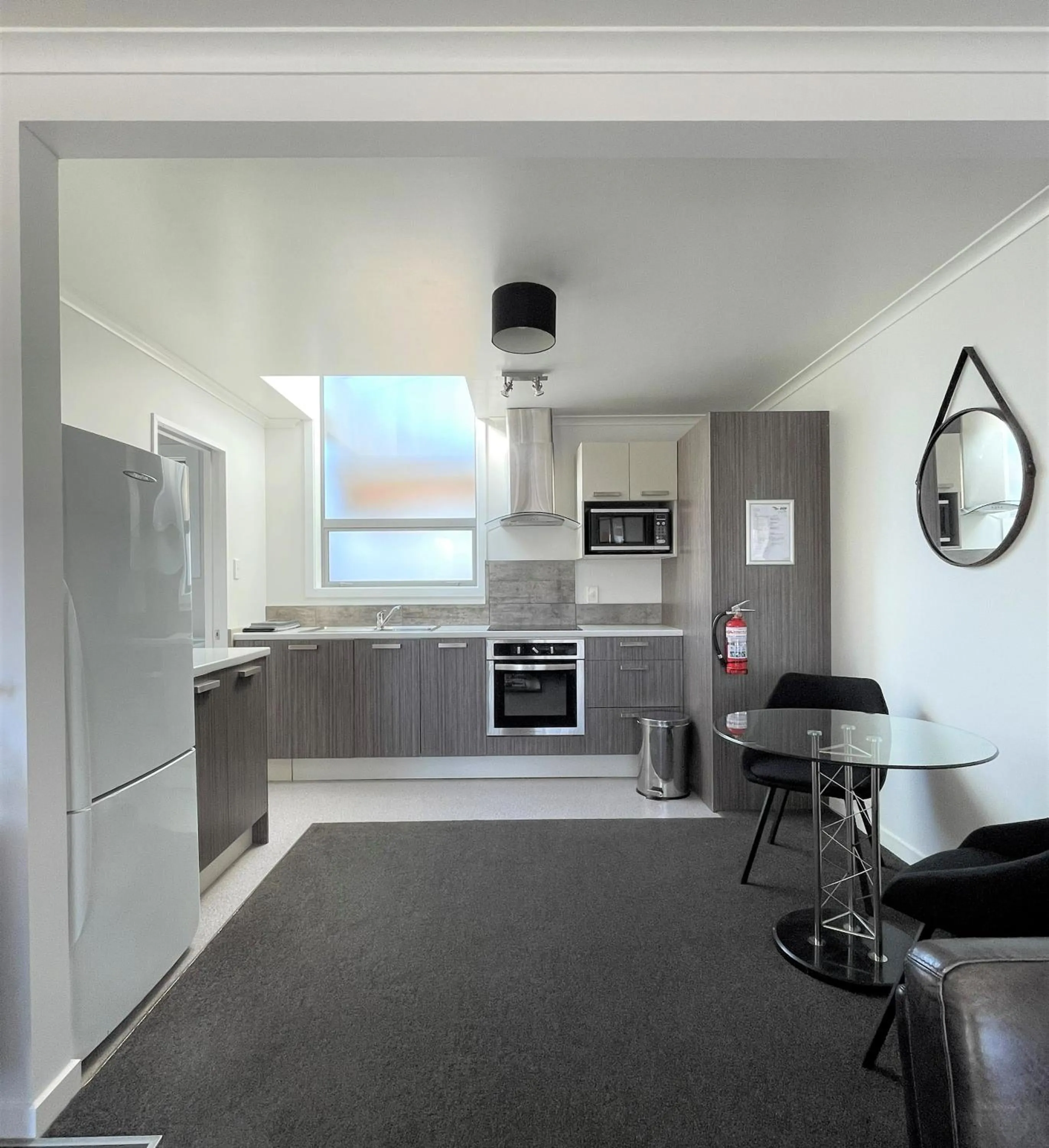 Kitchen or kitchenette in Colonial Motel