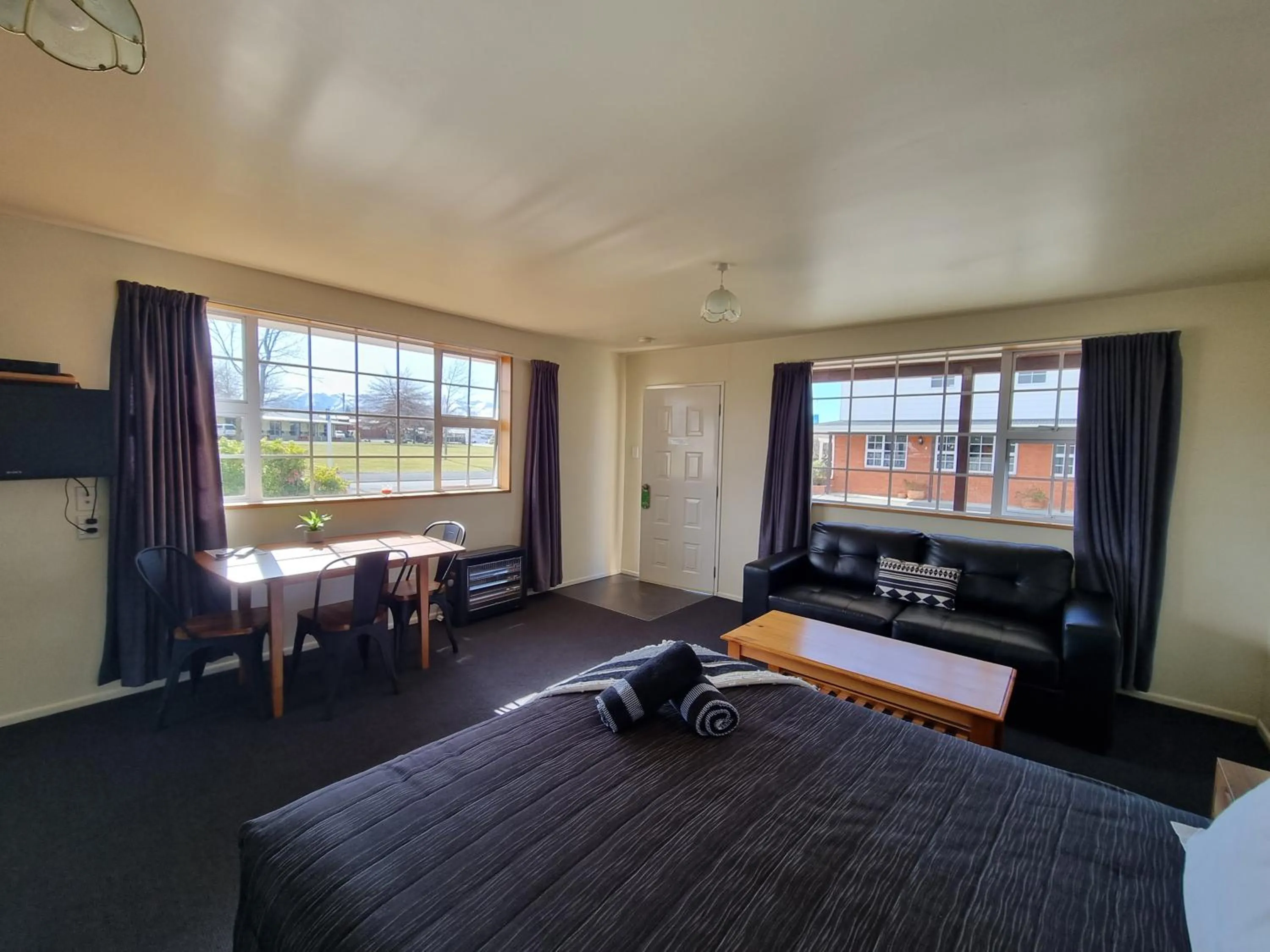 Bed in Colonial Motel