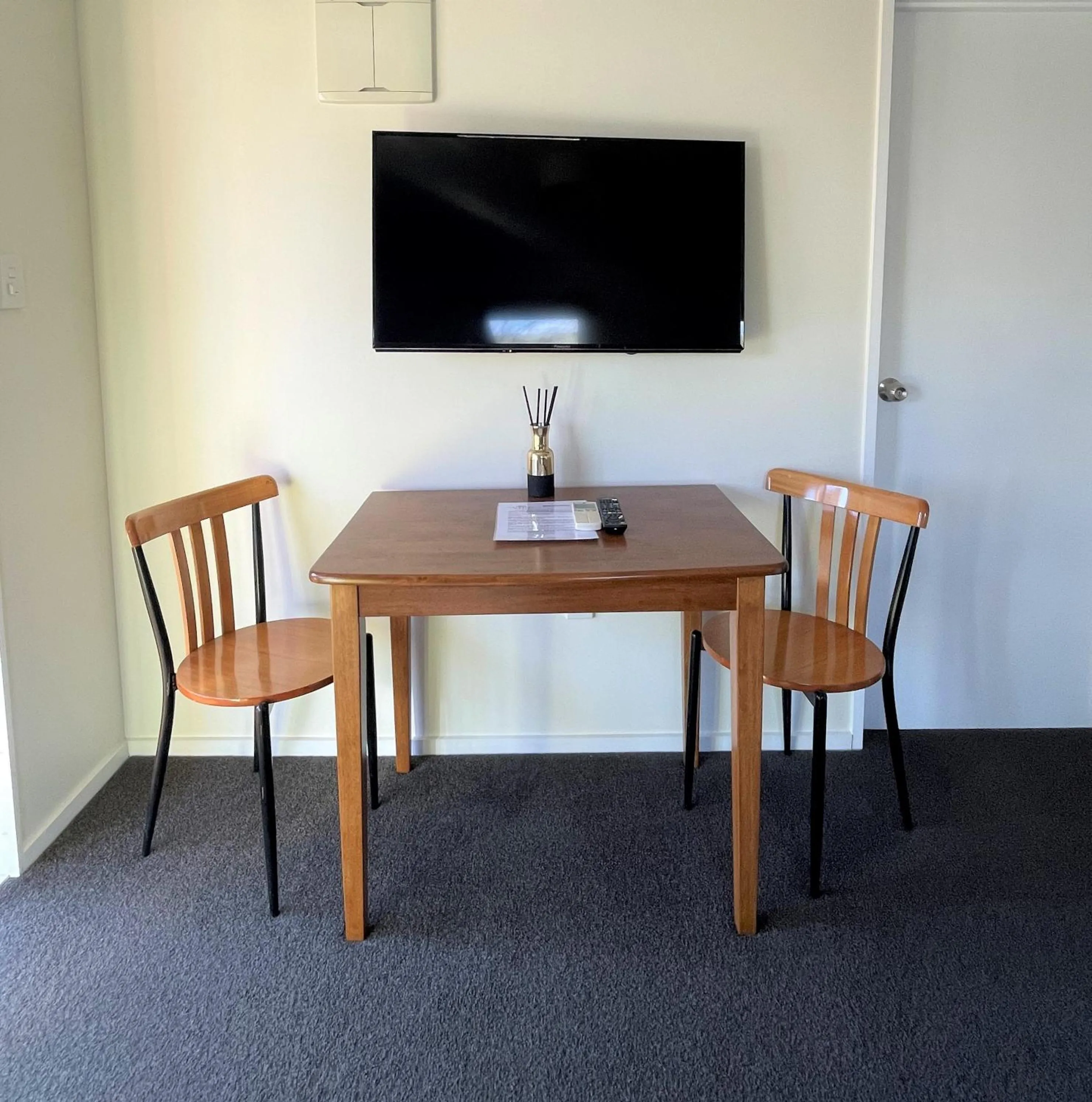 TV and multimedia in Colonial Motel