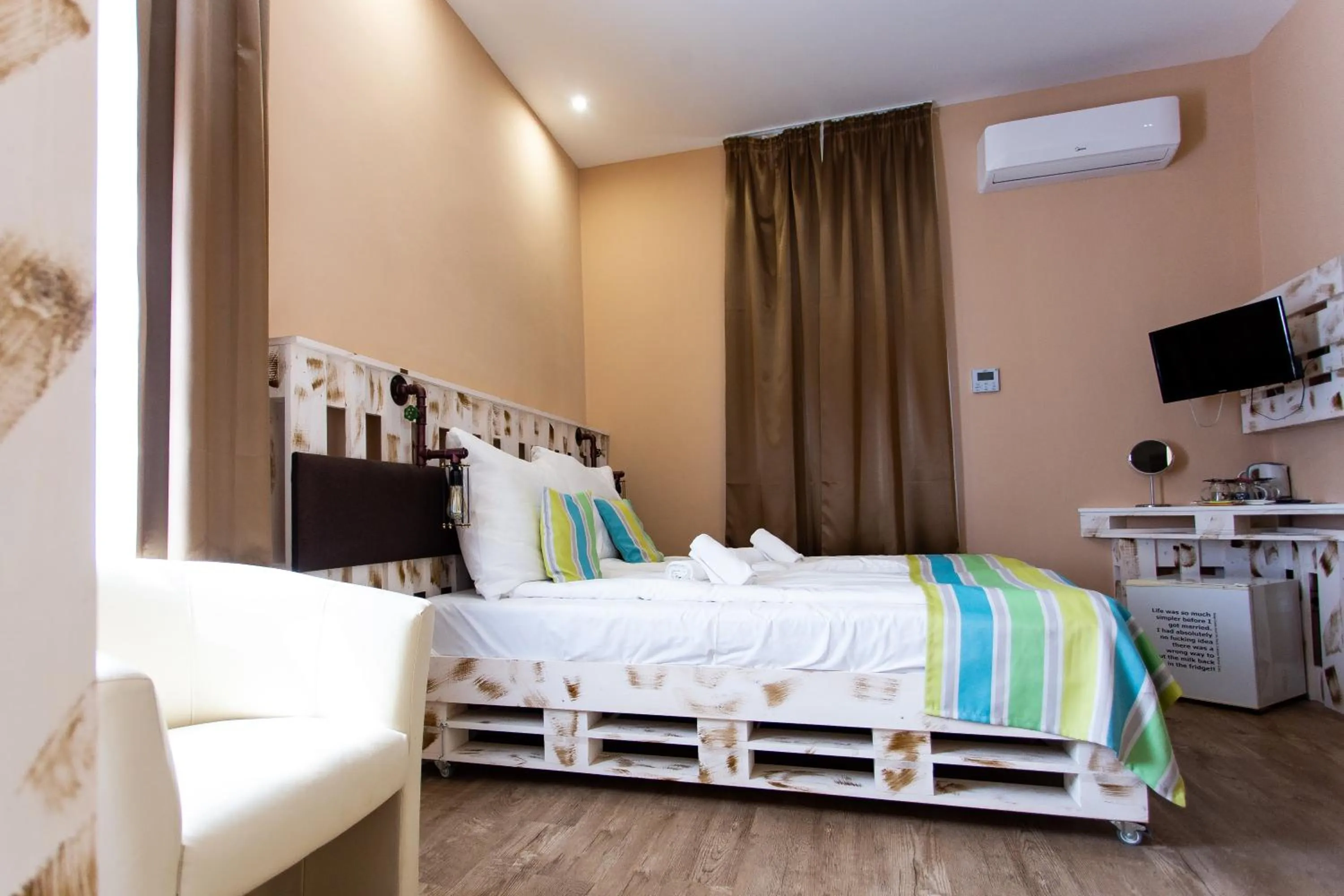 Property building, Bed in Hotel Carpe Diem