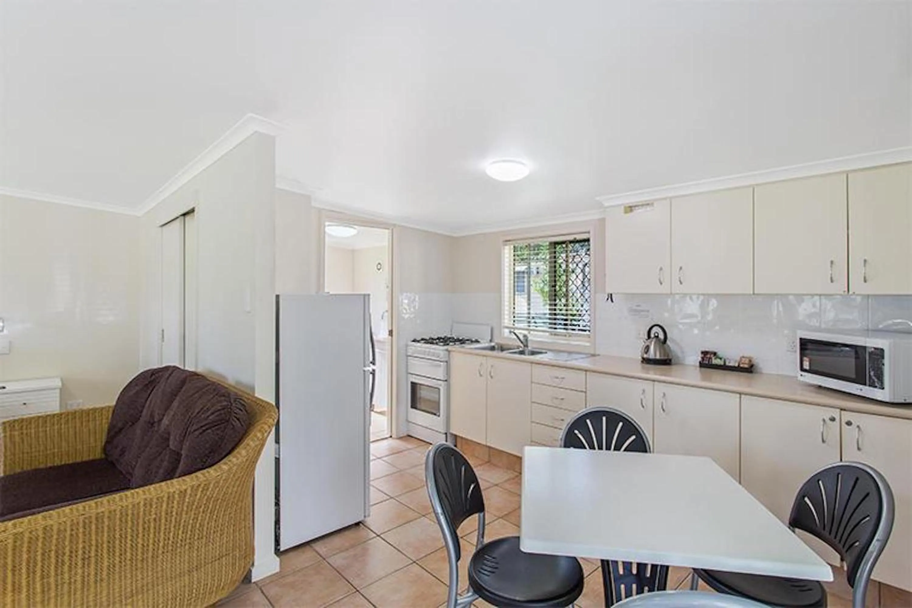 Kitchen or kitchenette in Landsborough Holiday Park