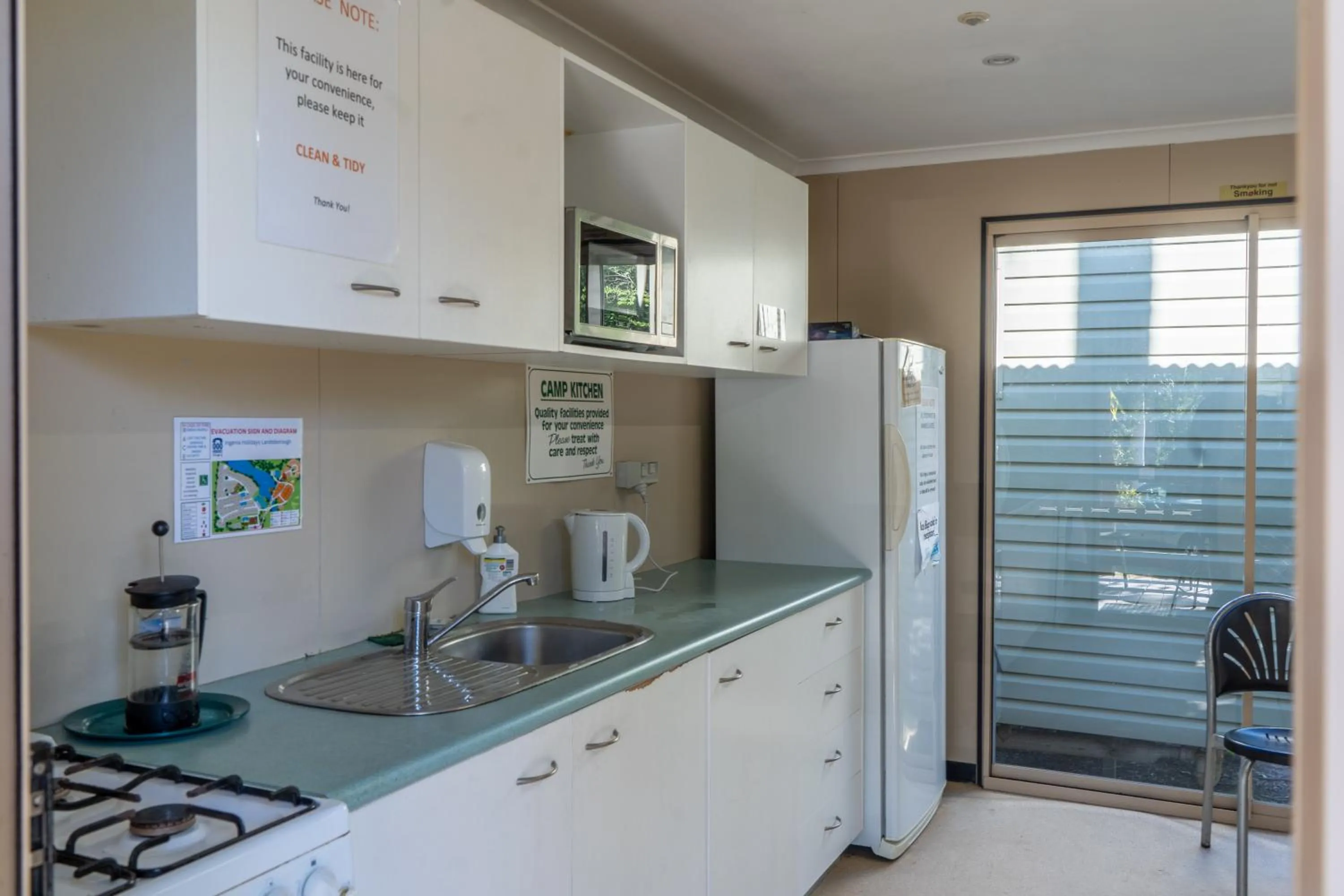 Kitchen or kitchenette in Landsborough Holiday Park