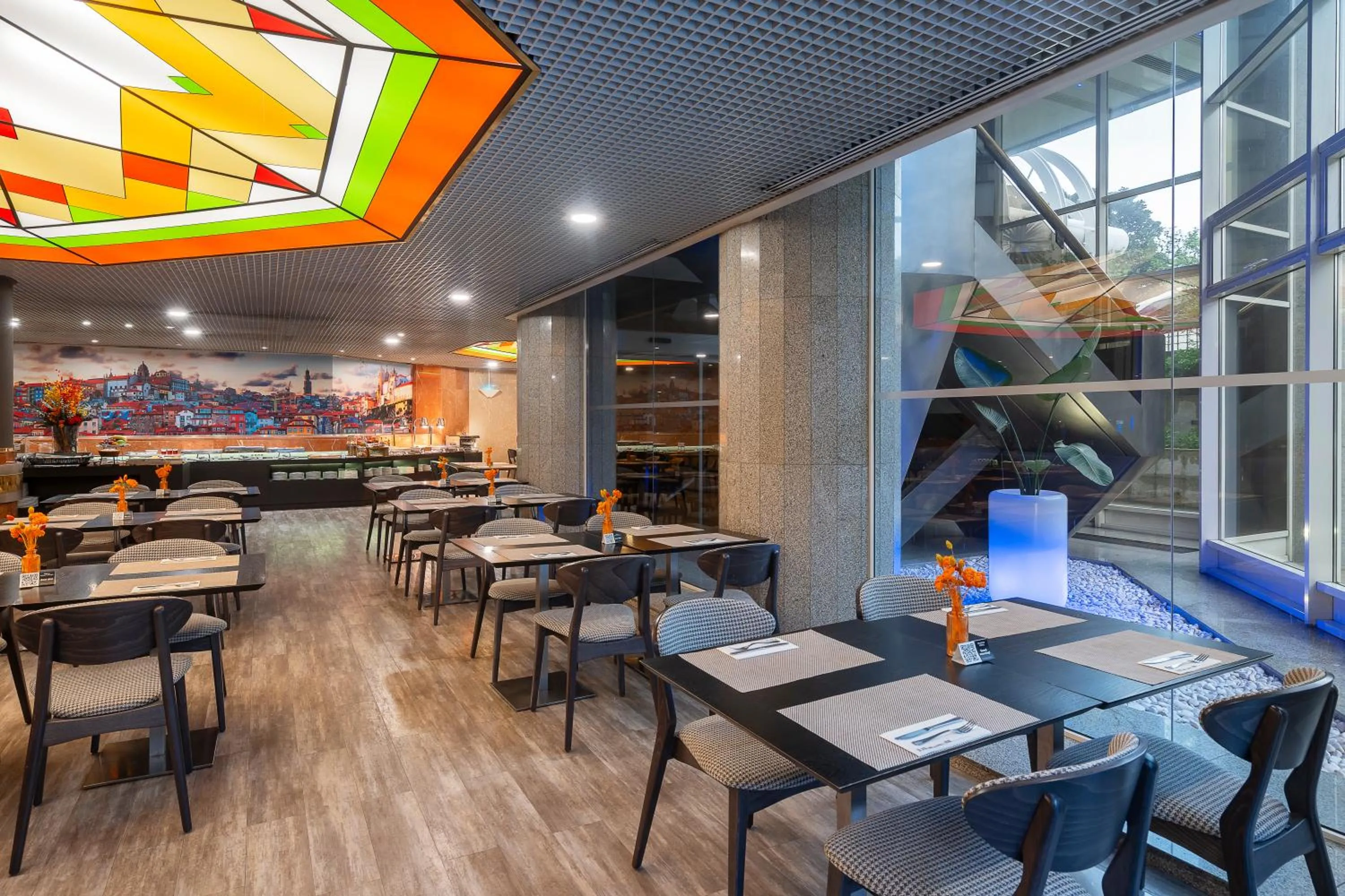 Restaurant/places to eat in HF Fénix Porto