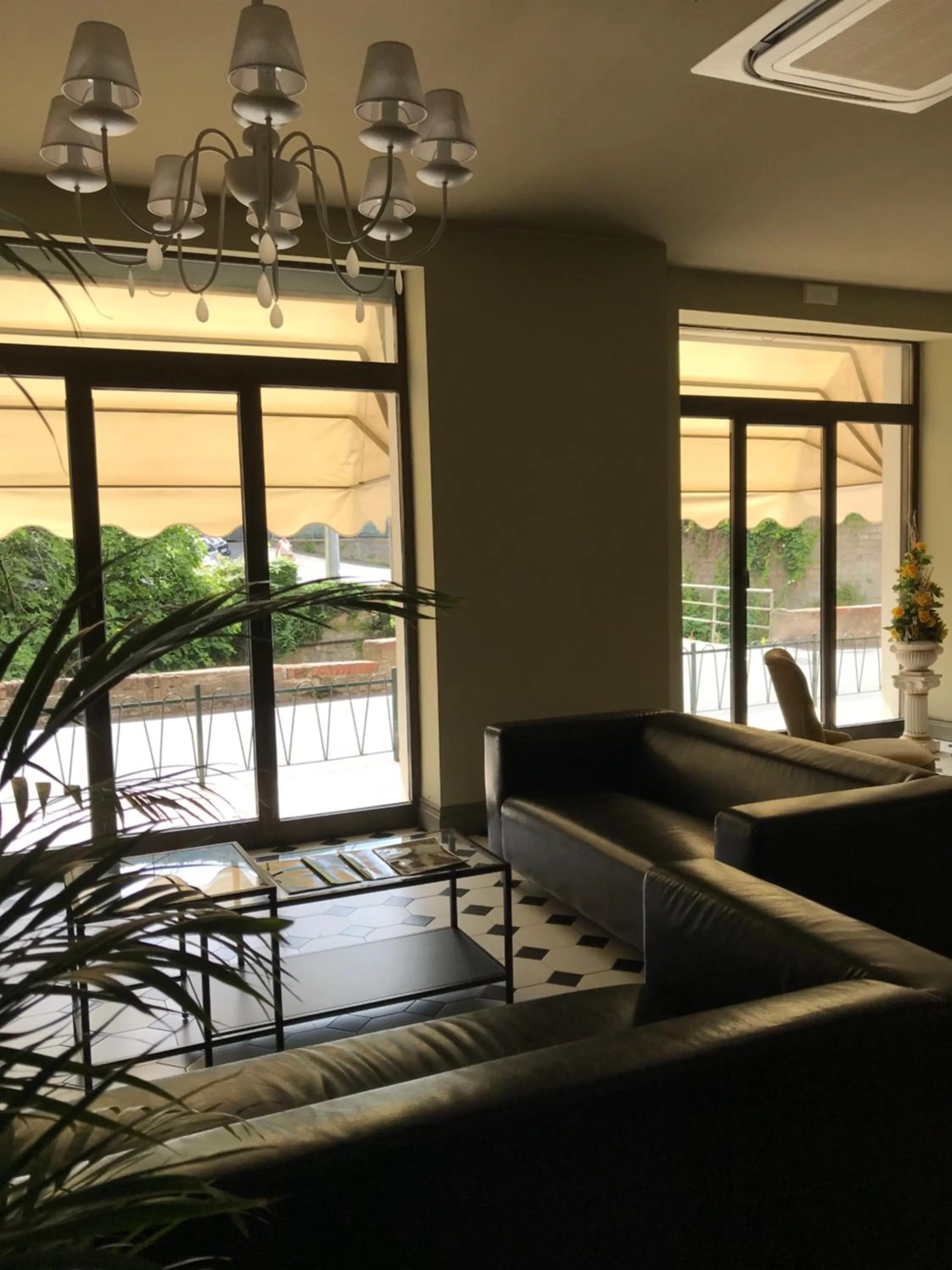 Communal lounge/ TV room in Hotel Residence Paradiso