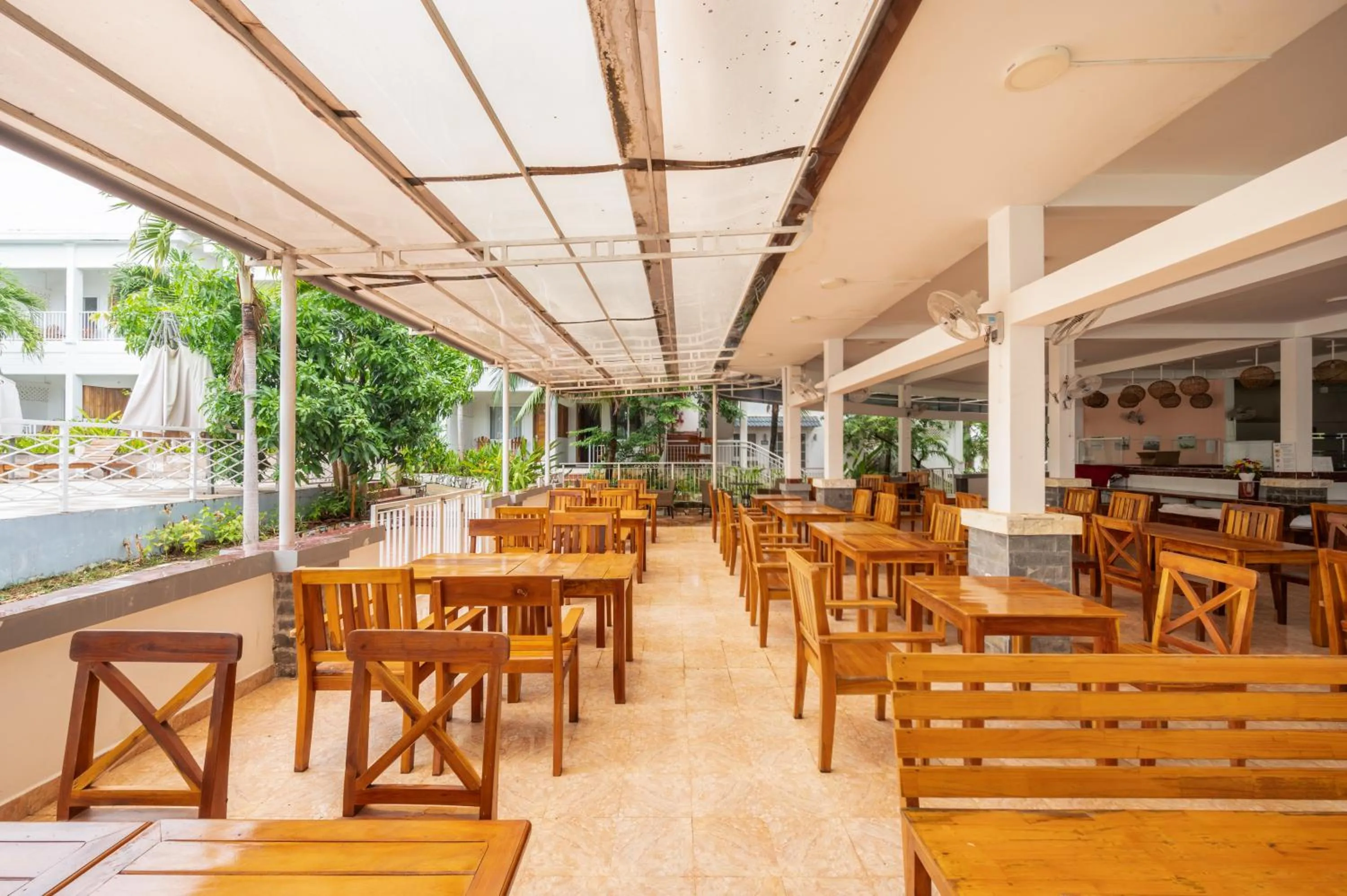 Restaurant/places to eat in Palma Resort