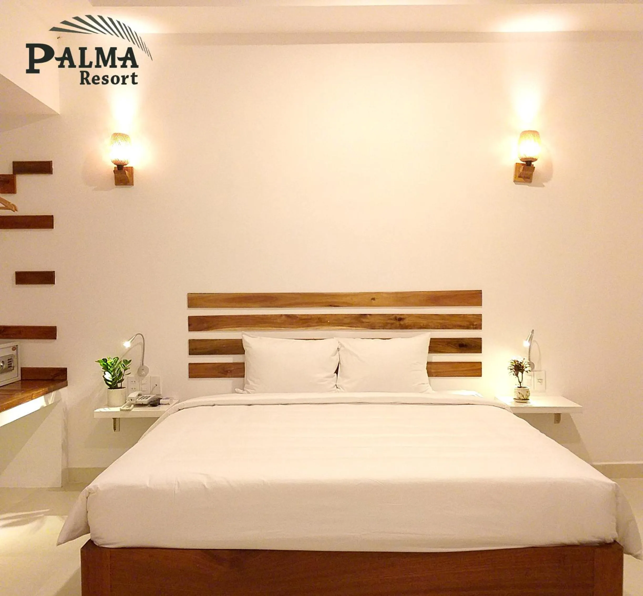 Property building, Bed in Palma Resort