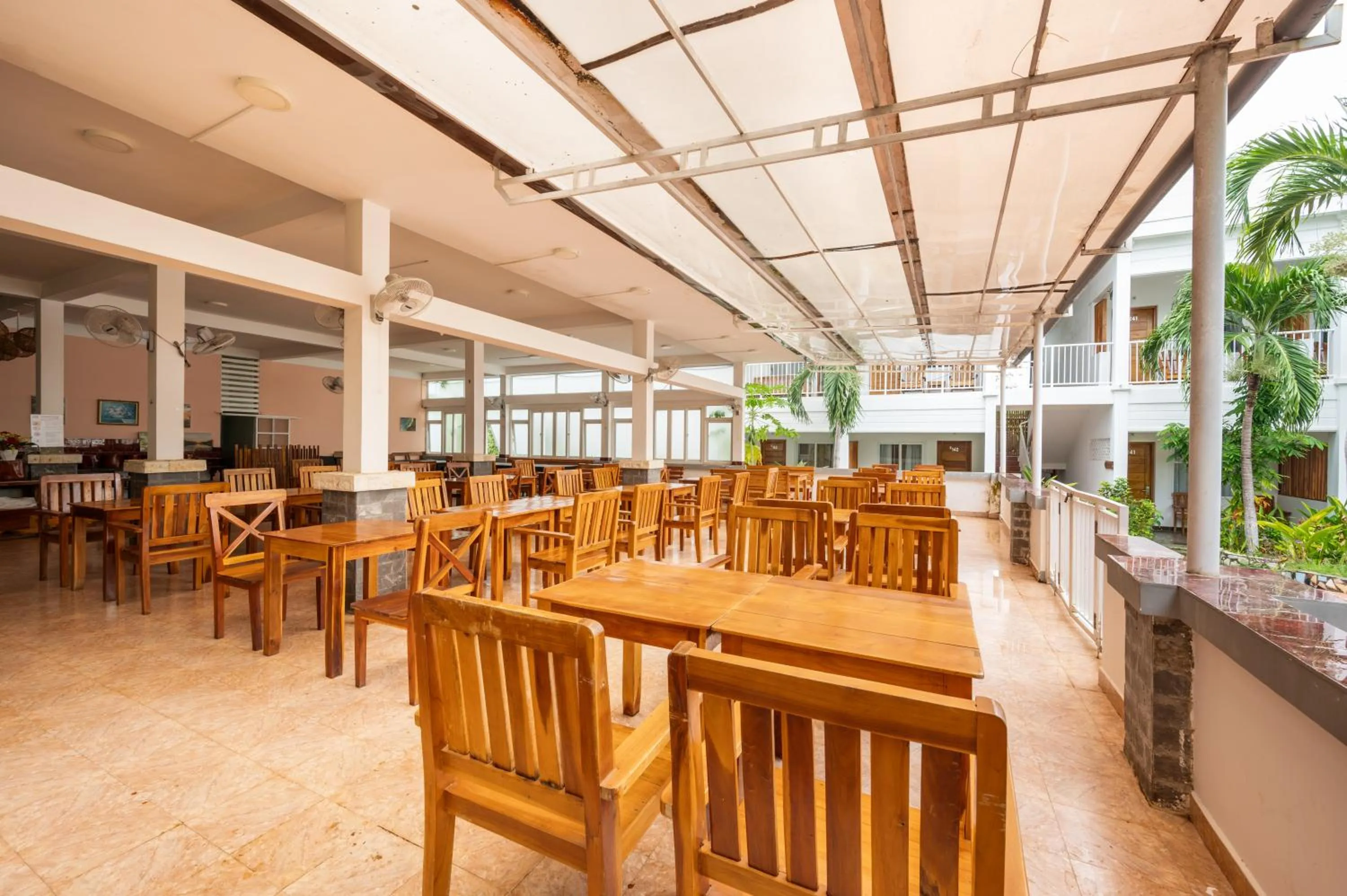 Restaurant/places to eat in Palma Resort