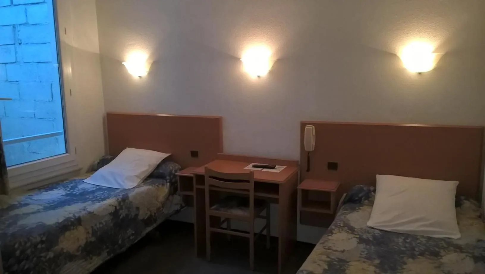 Bedroom, Bed in Hôtel Compostelle