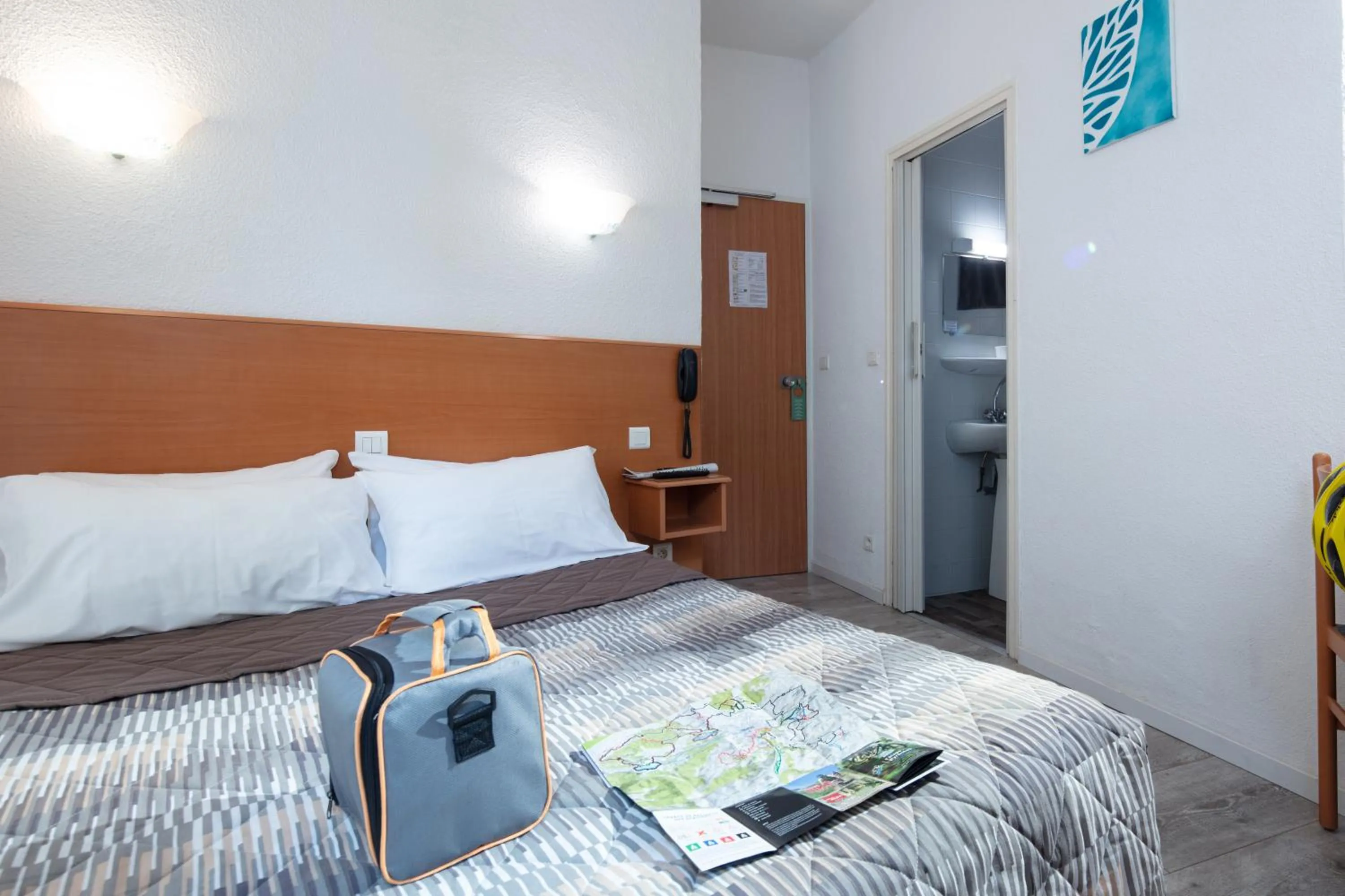 Bedroom, Bed in Hôtel Compostelle