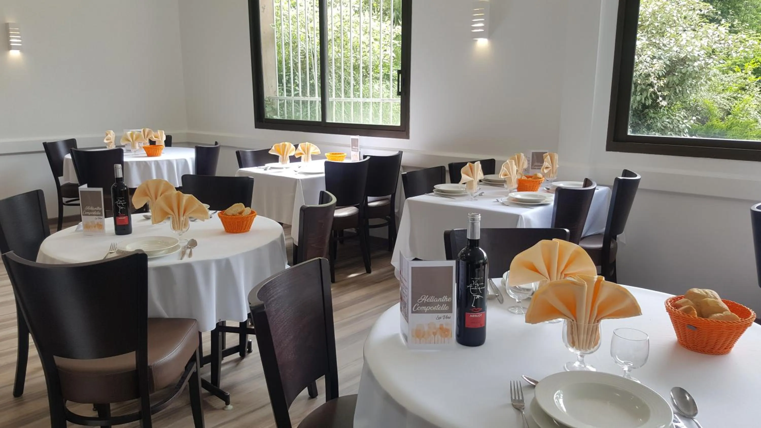 Restaurant/places to eat in Hôtel Compostelle