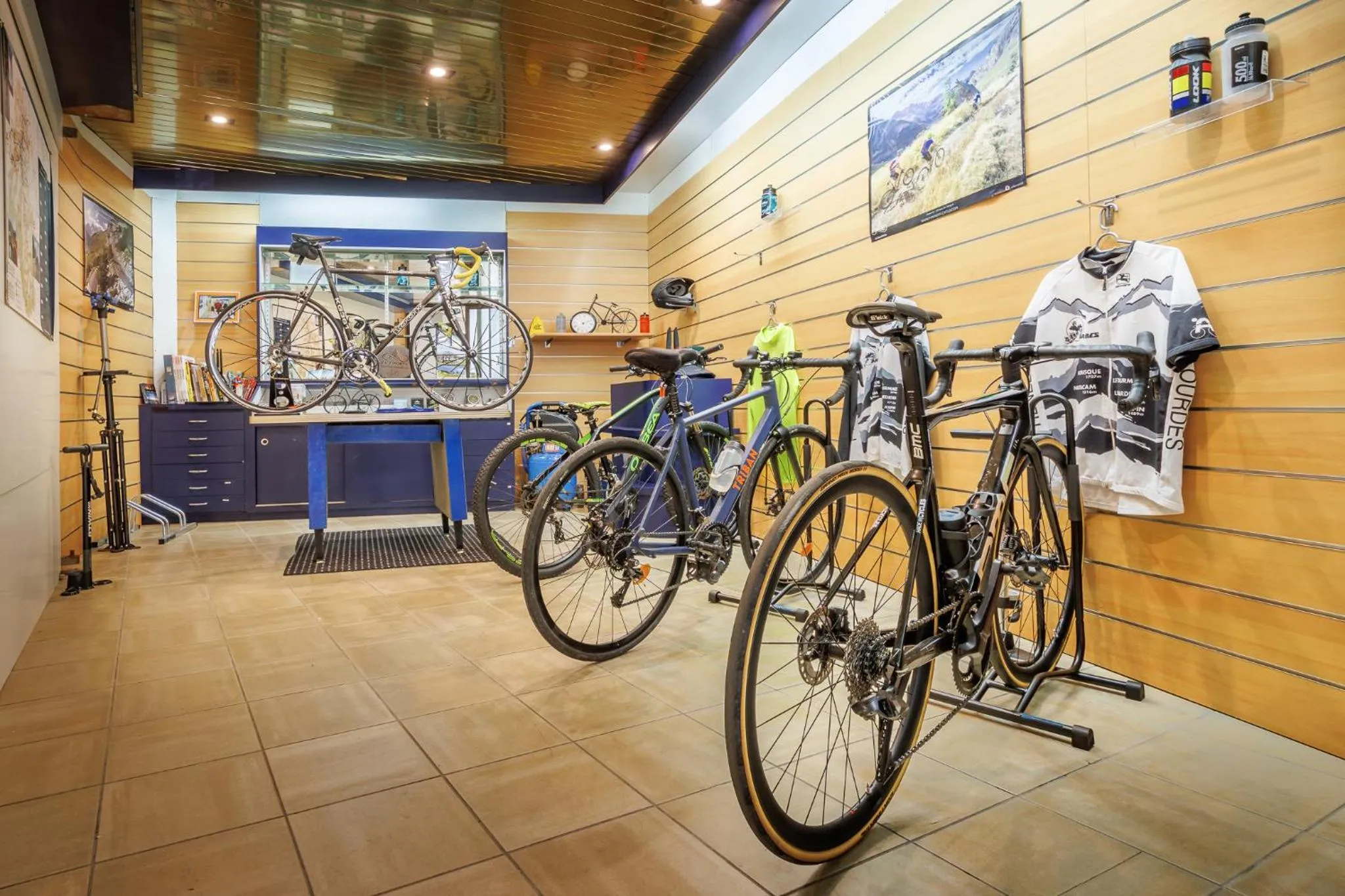 Cycling in Hôtel Compostelle