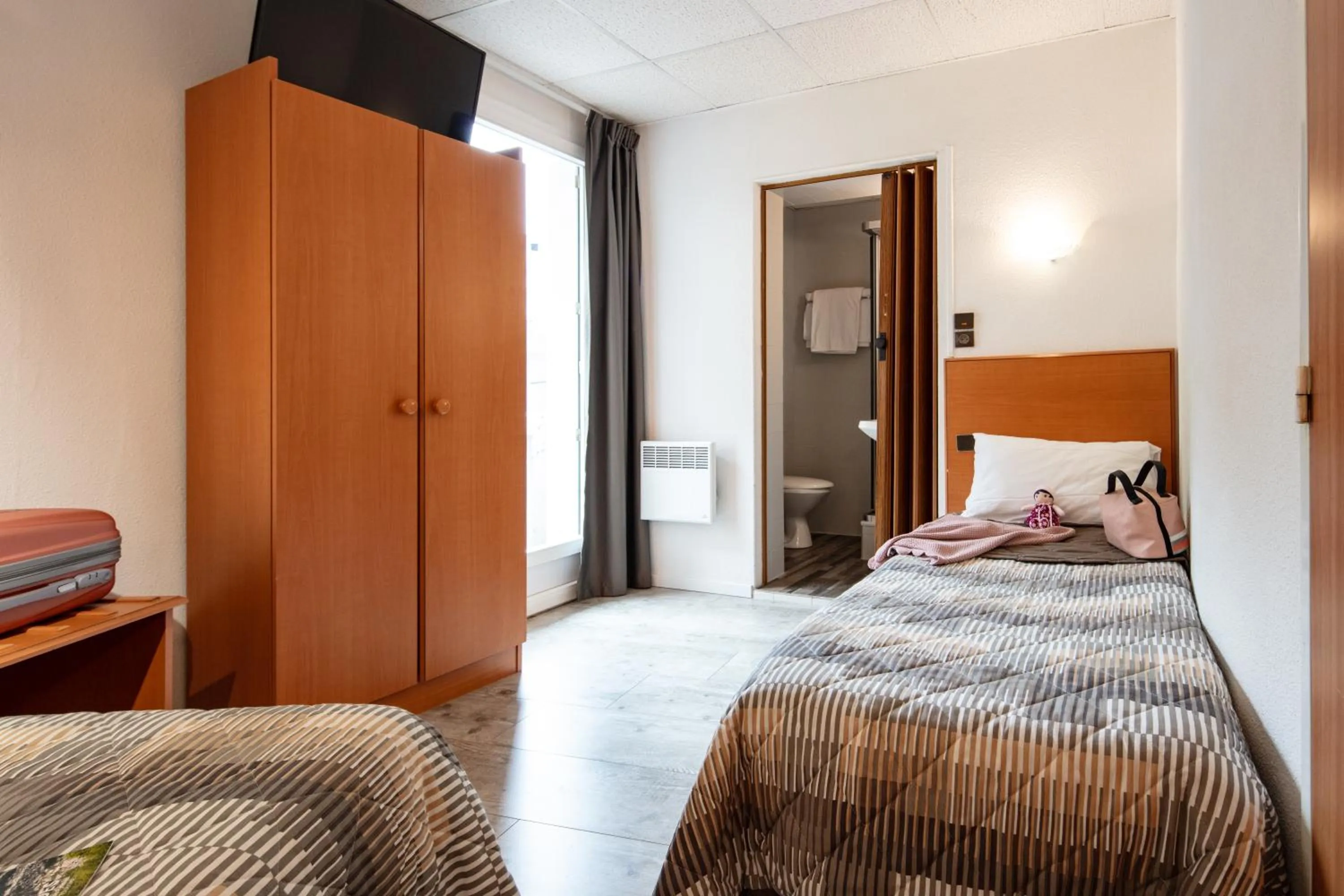 Photo of the whole room, Bed in Hôtel Compostelle