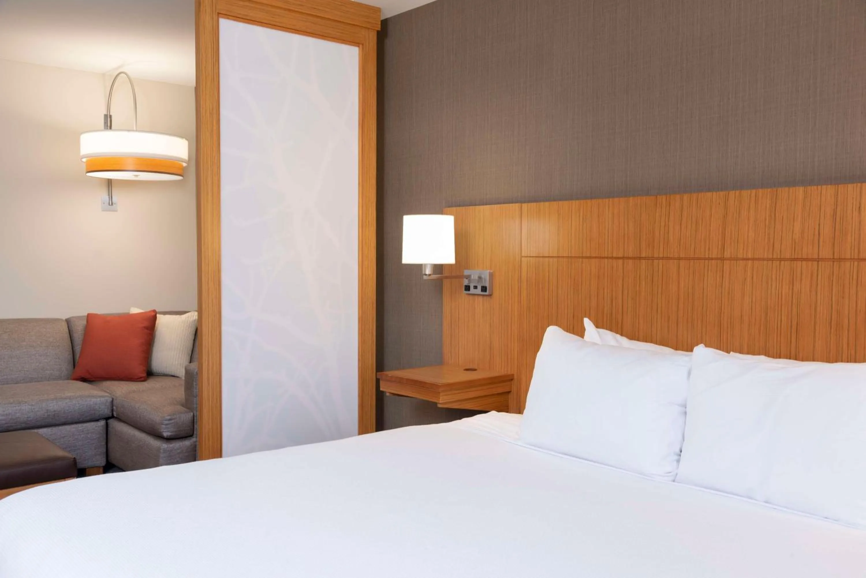 Bedroom, Bed in Hyatt Place Detroit/Royal Oak