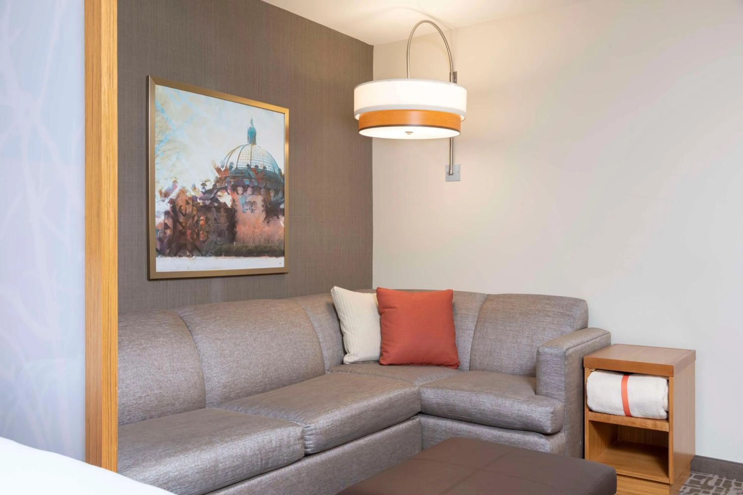 Bedroom in Hyatt Place Detroit/Royal Oak