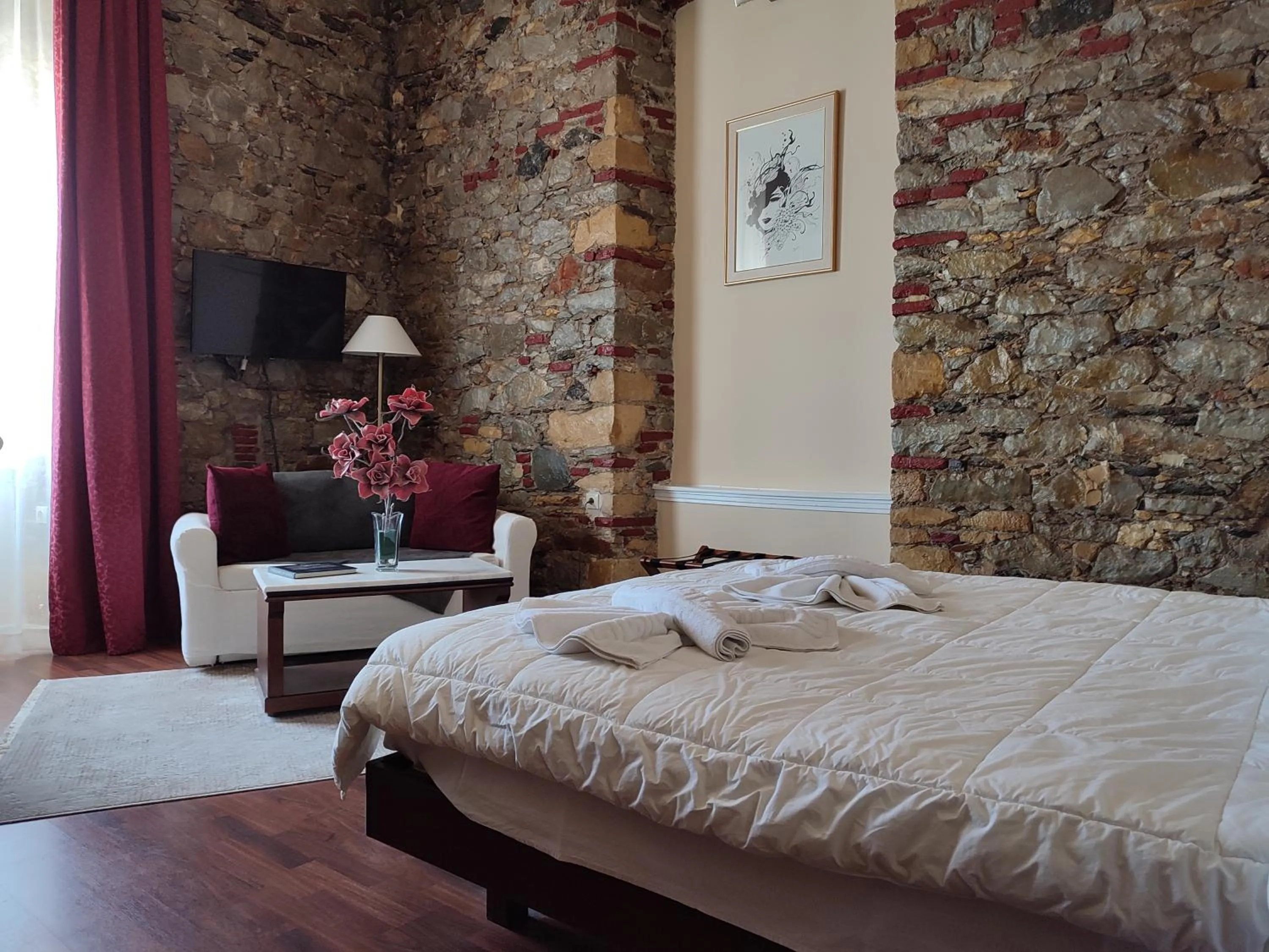 Photo of the whole room in Hotel Aktaion Syros