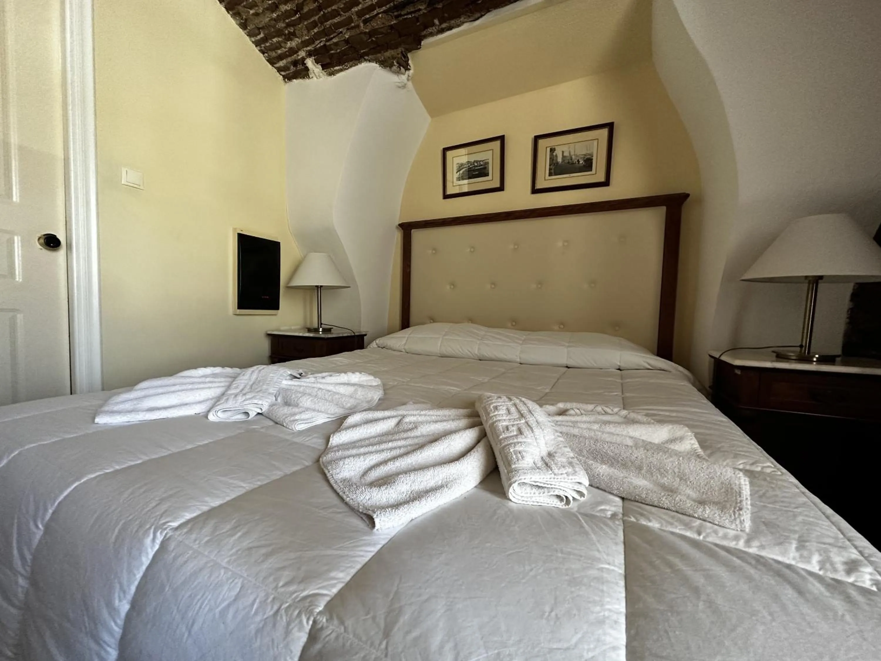 Bed in Hotel Aktaion Syros