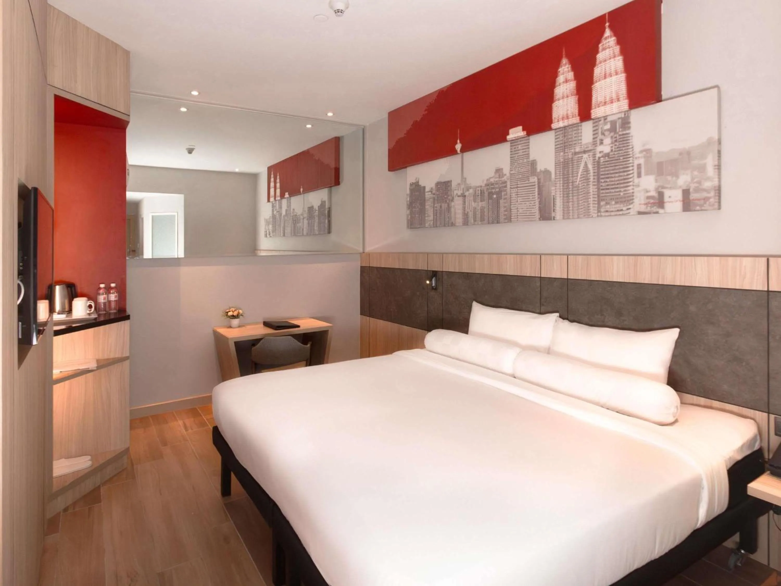 Bedroom, Bed in ibis Kuala Lumpur City Centre