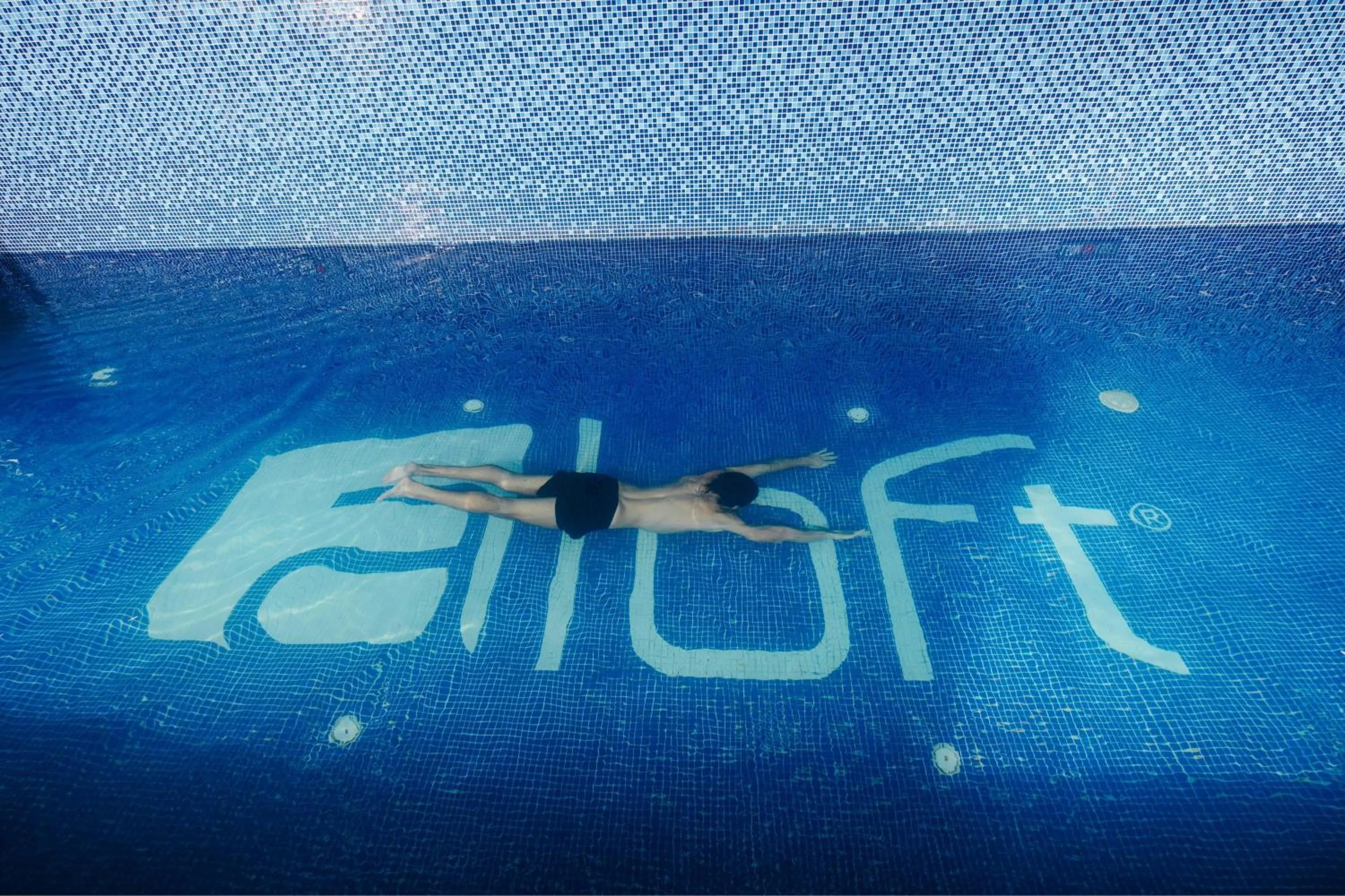 Swimming pool in Aloft Lima Miraflores