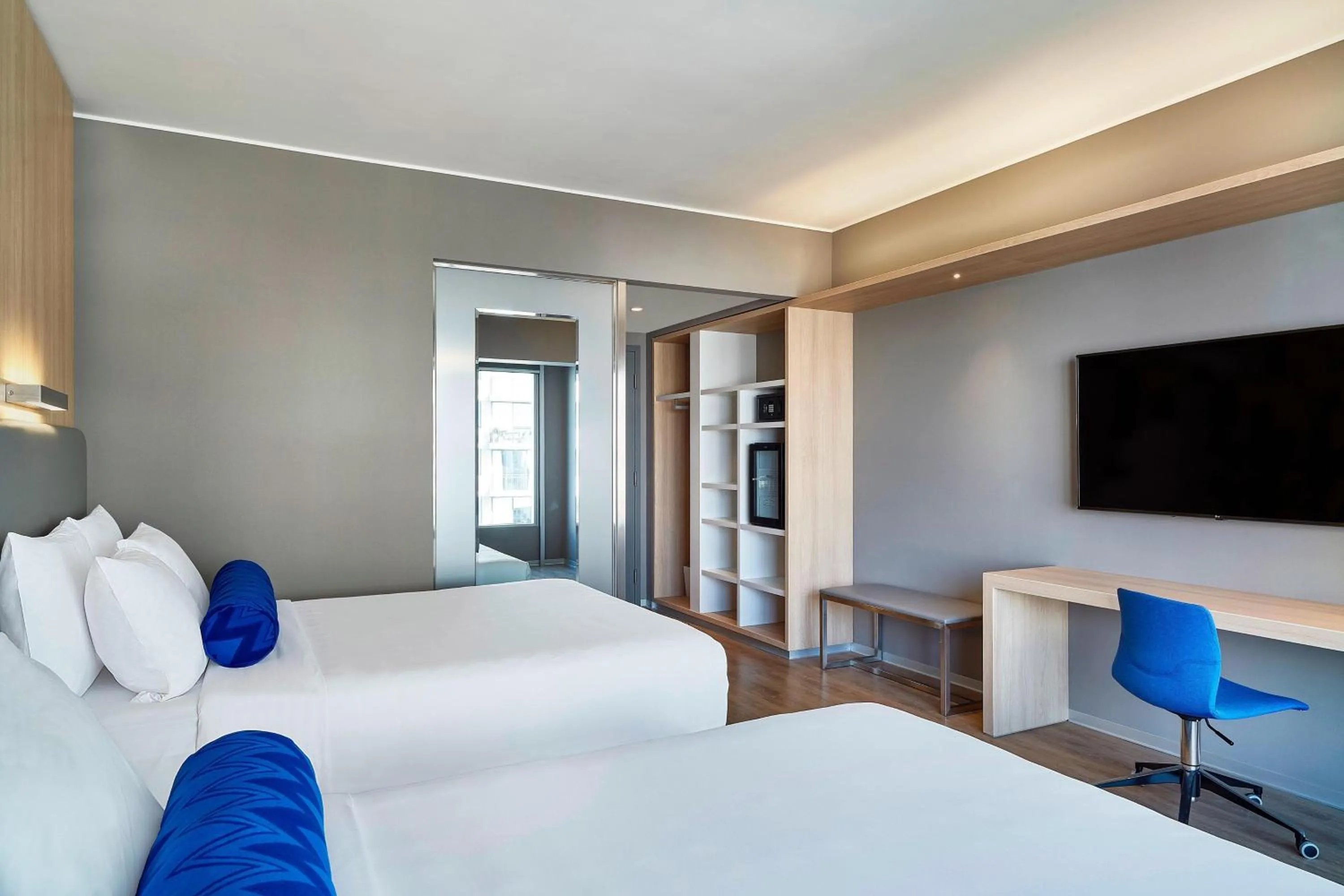 Photo of the whole room, Bed in Aloft Lima Miraflores