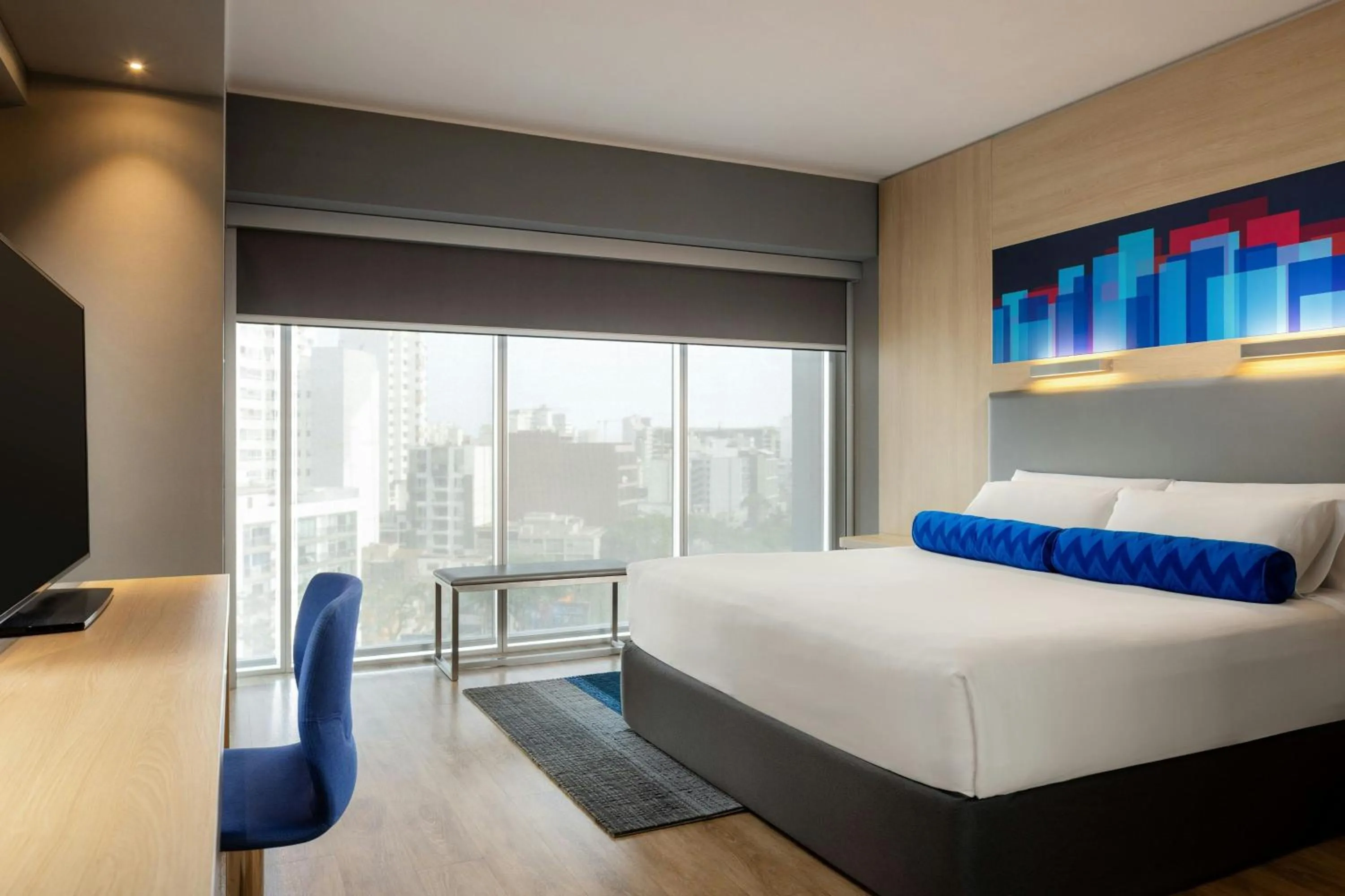Photo of the whole room, Bed in Aloft Lima Miraflores
