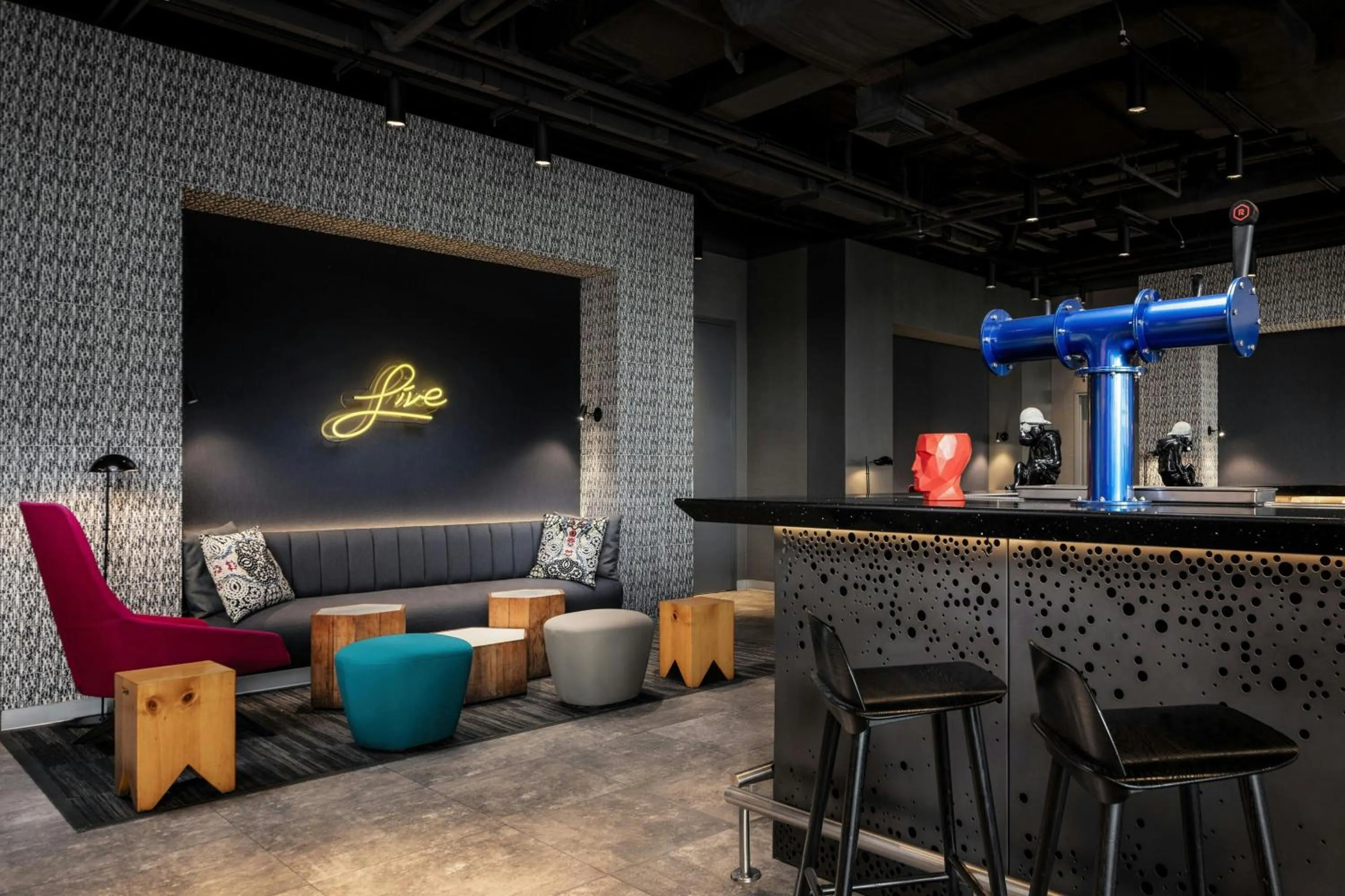 Lounge or bar in Aloft Lima Miraflores